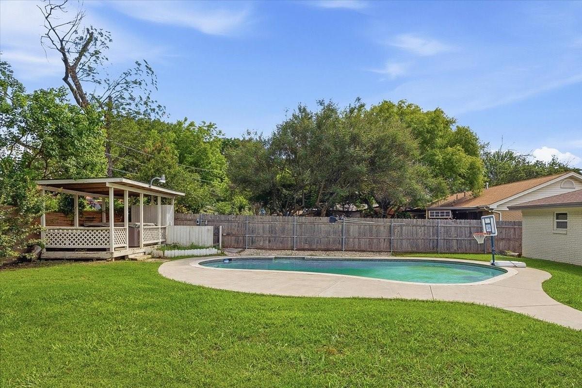 main property photo 23