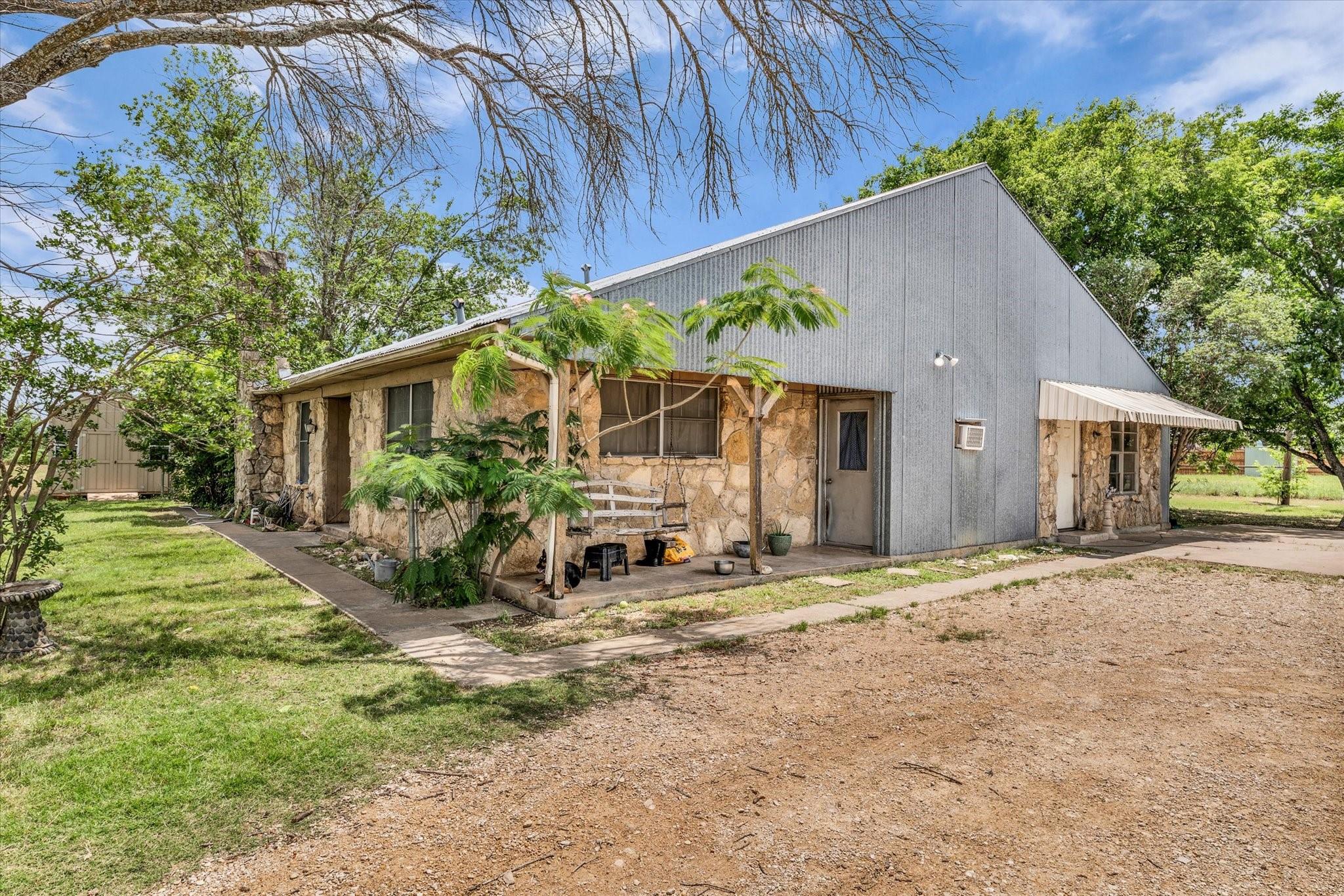main property photo 5