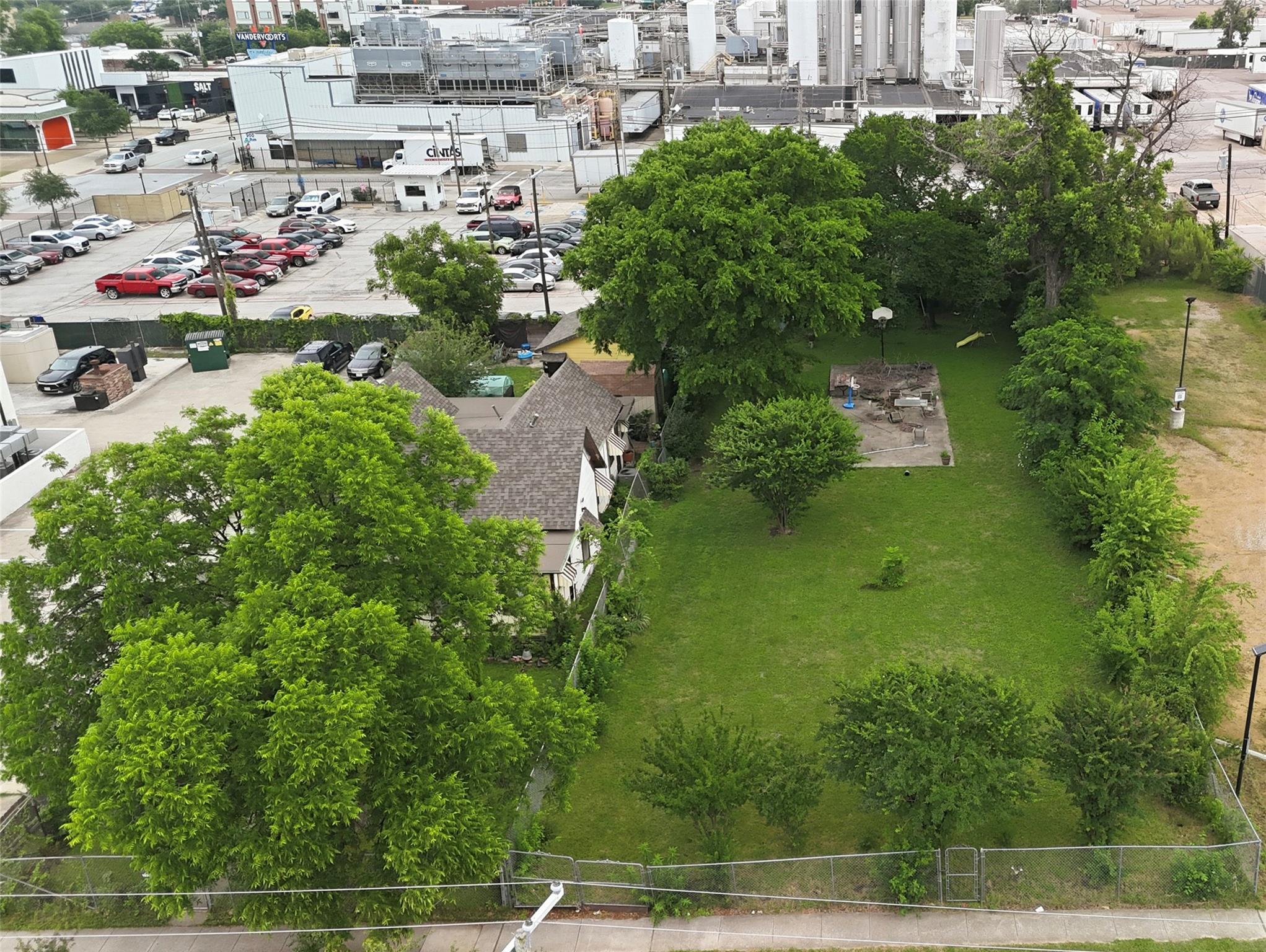 main property photo 19