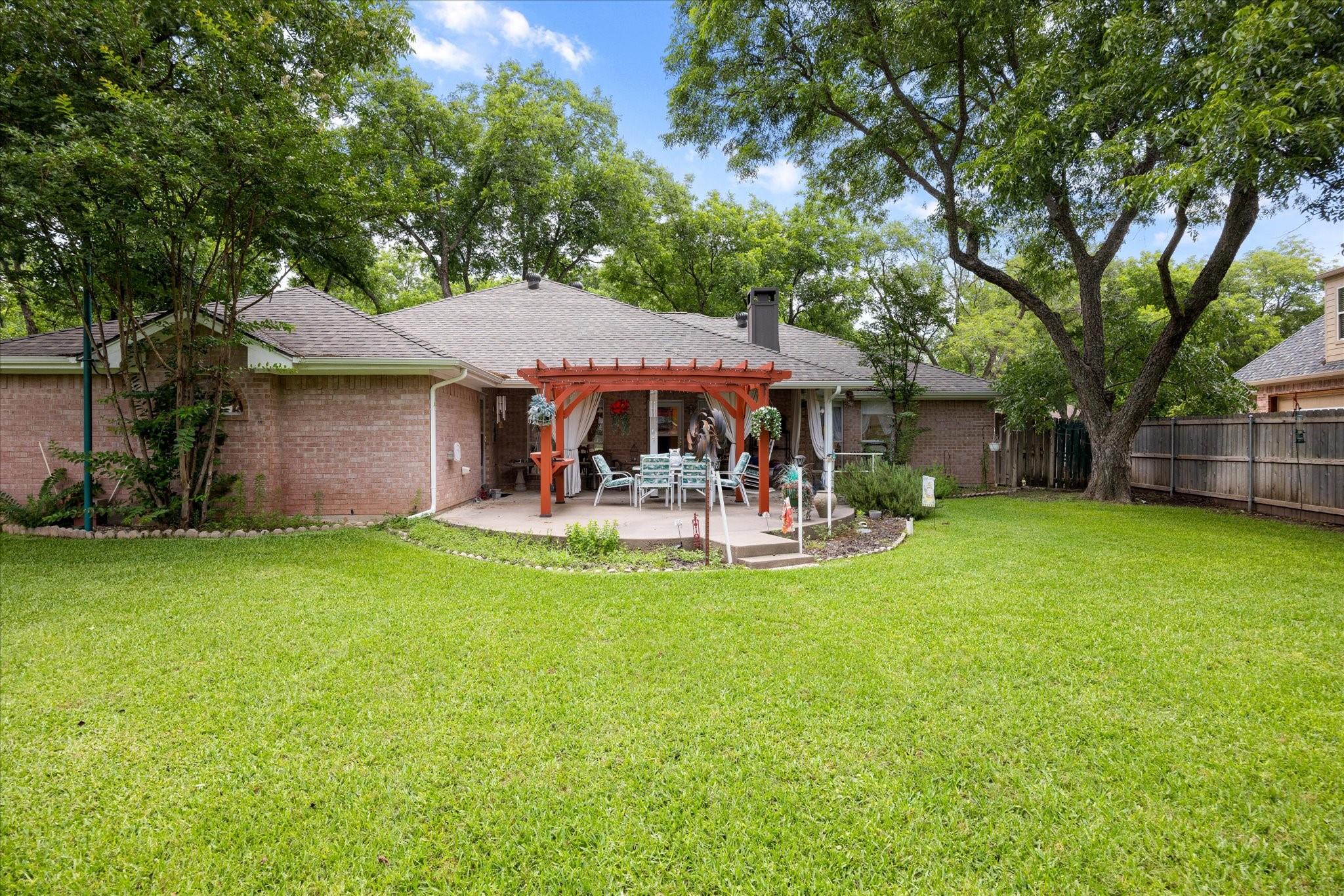 main property photo 28