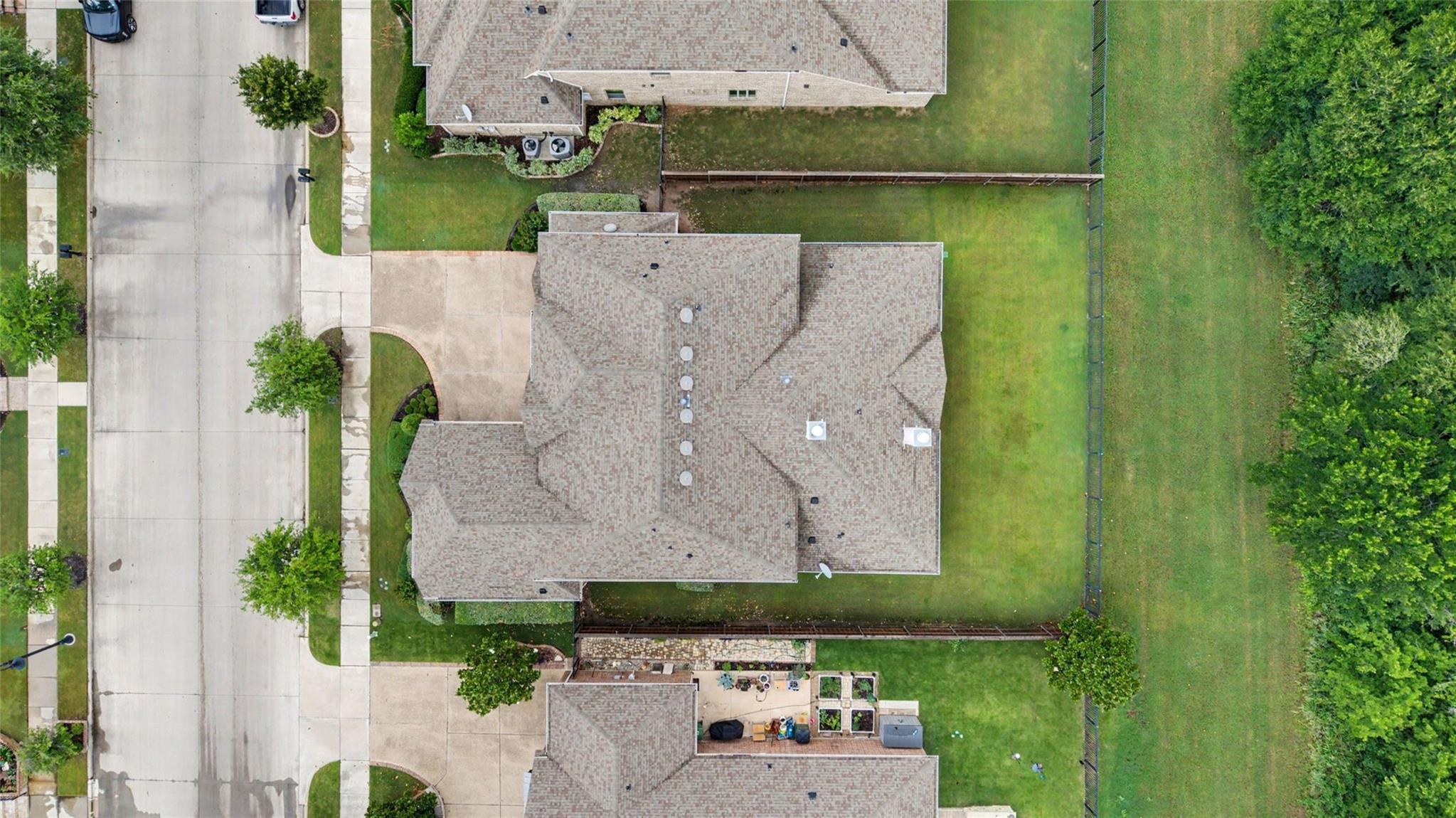 main property photo 37