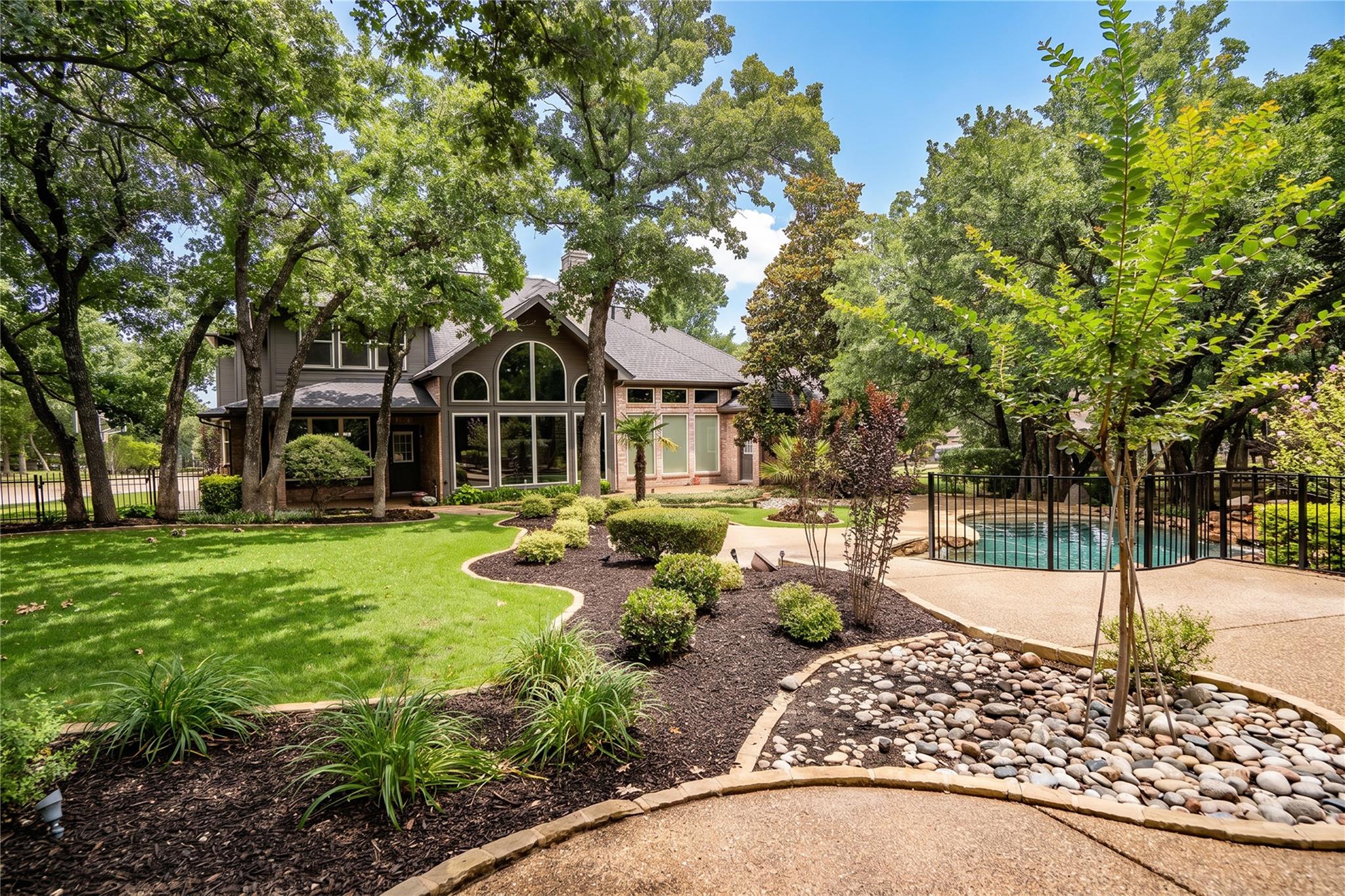 main property photo 12