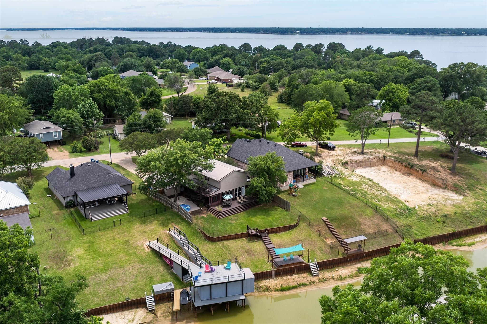 main property photo 33