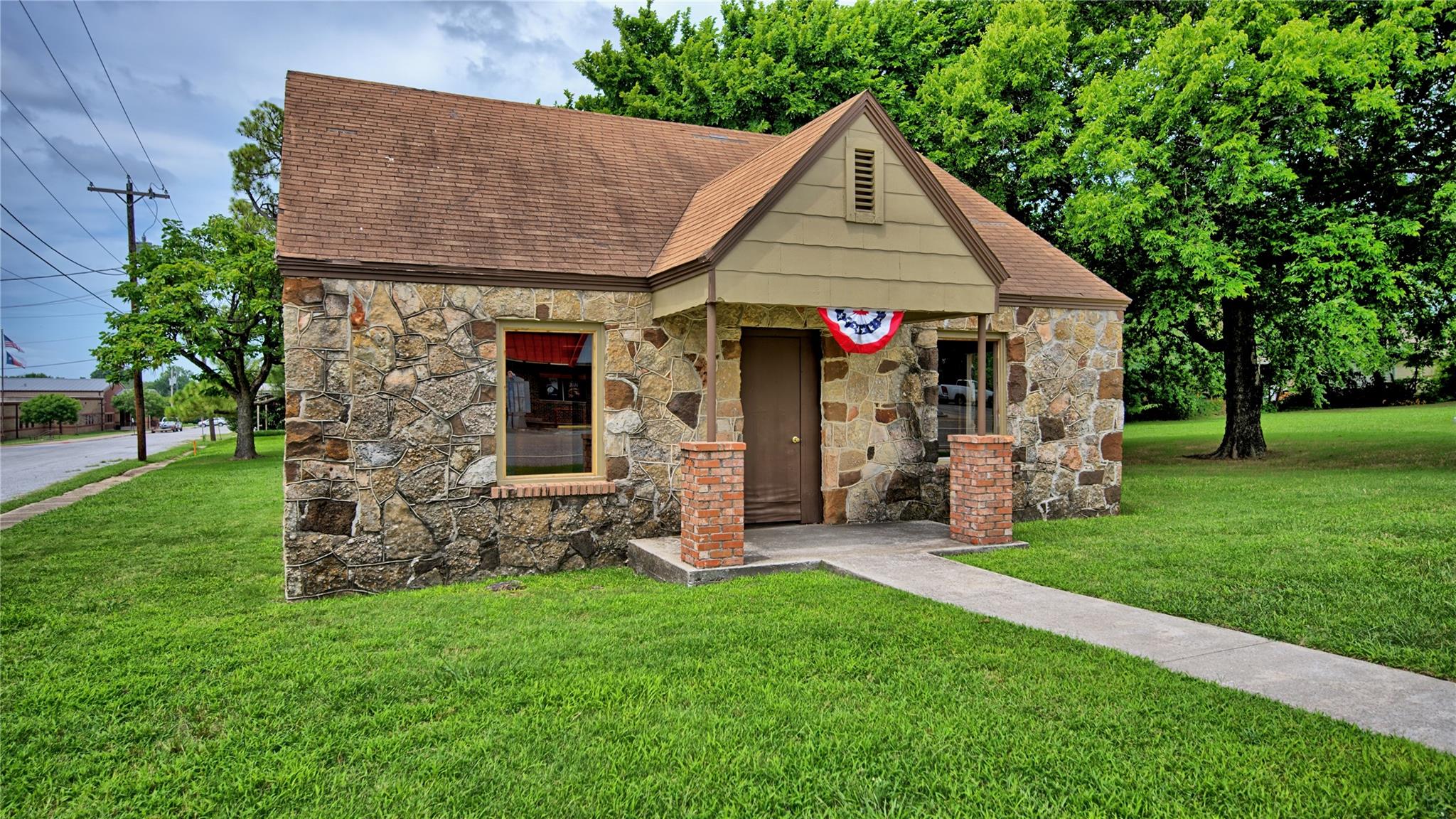 main property photo 14
