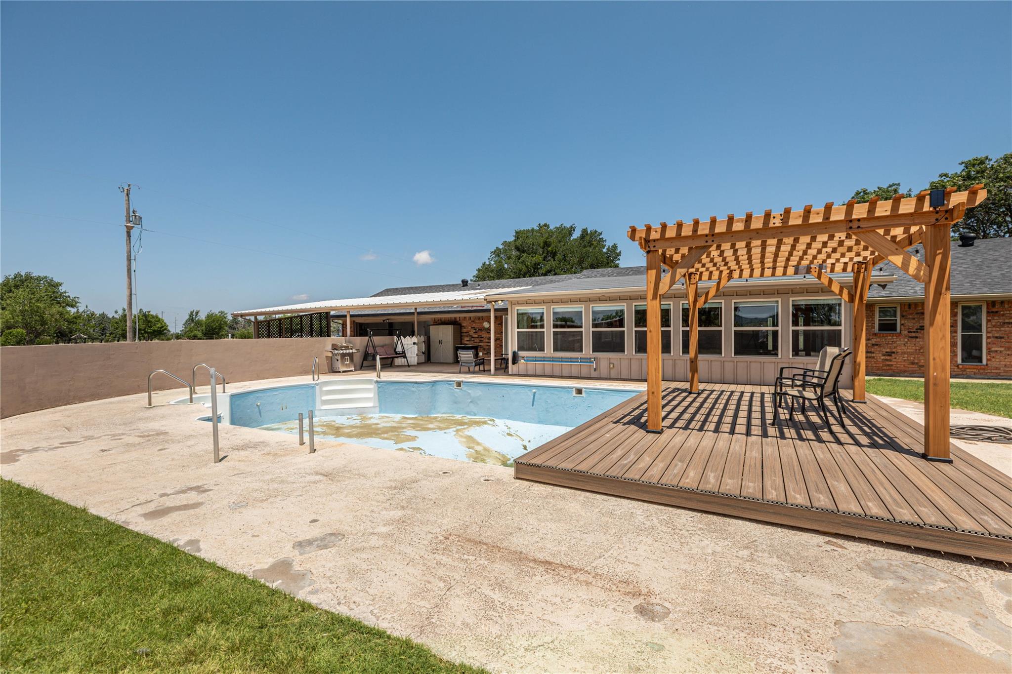 main property photo 24