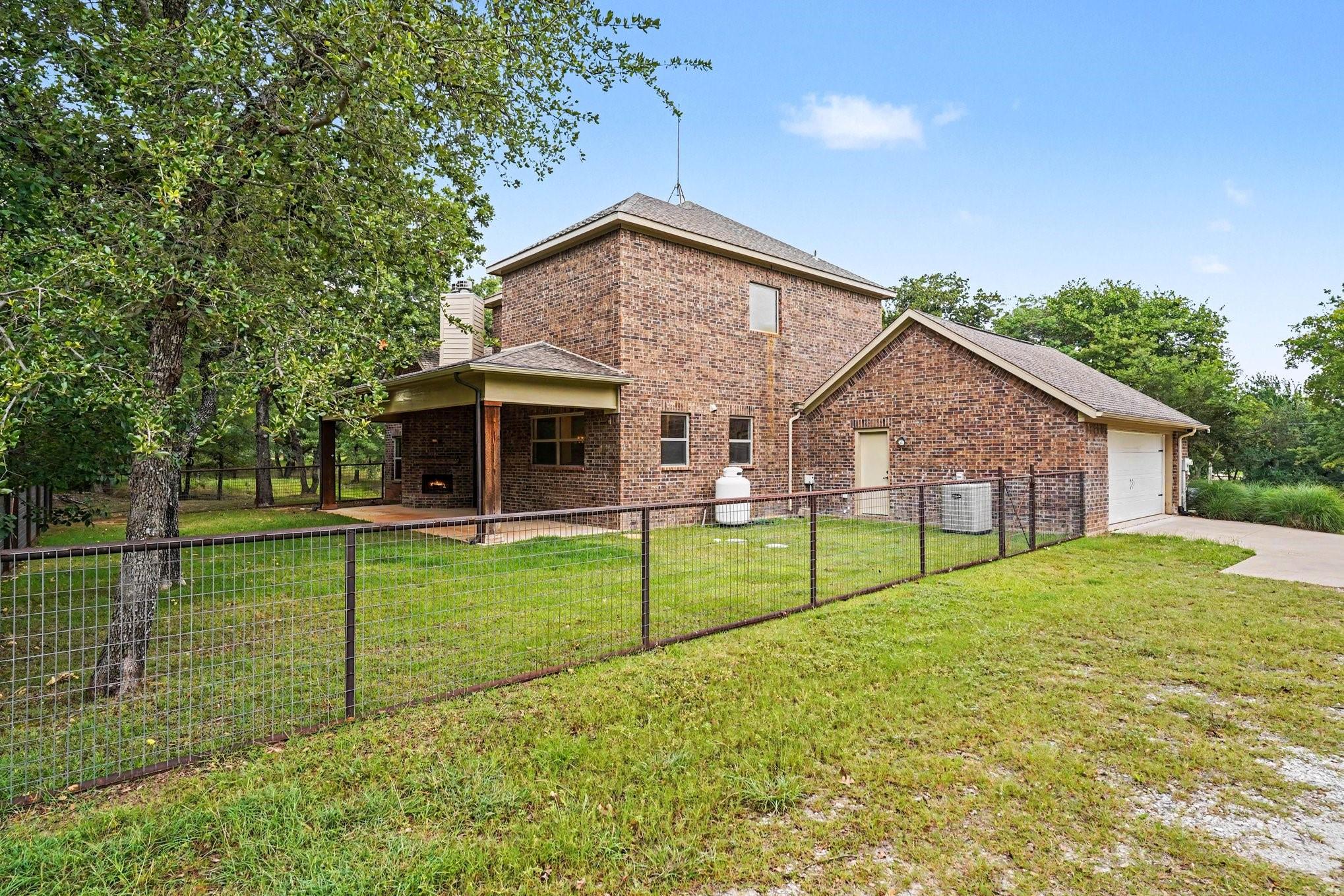 main property photo 16
