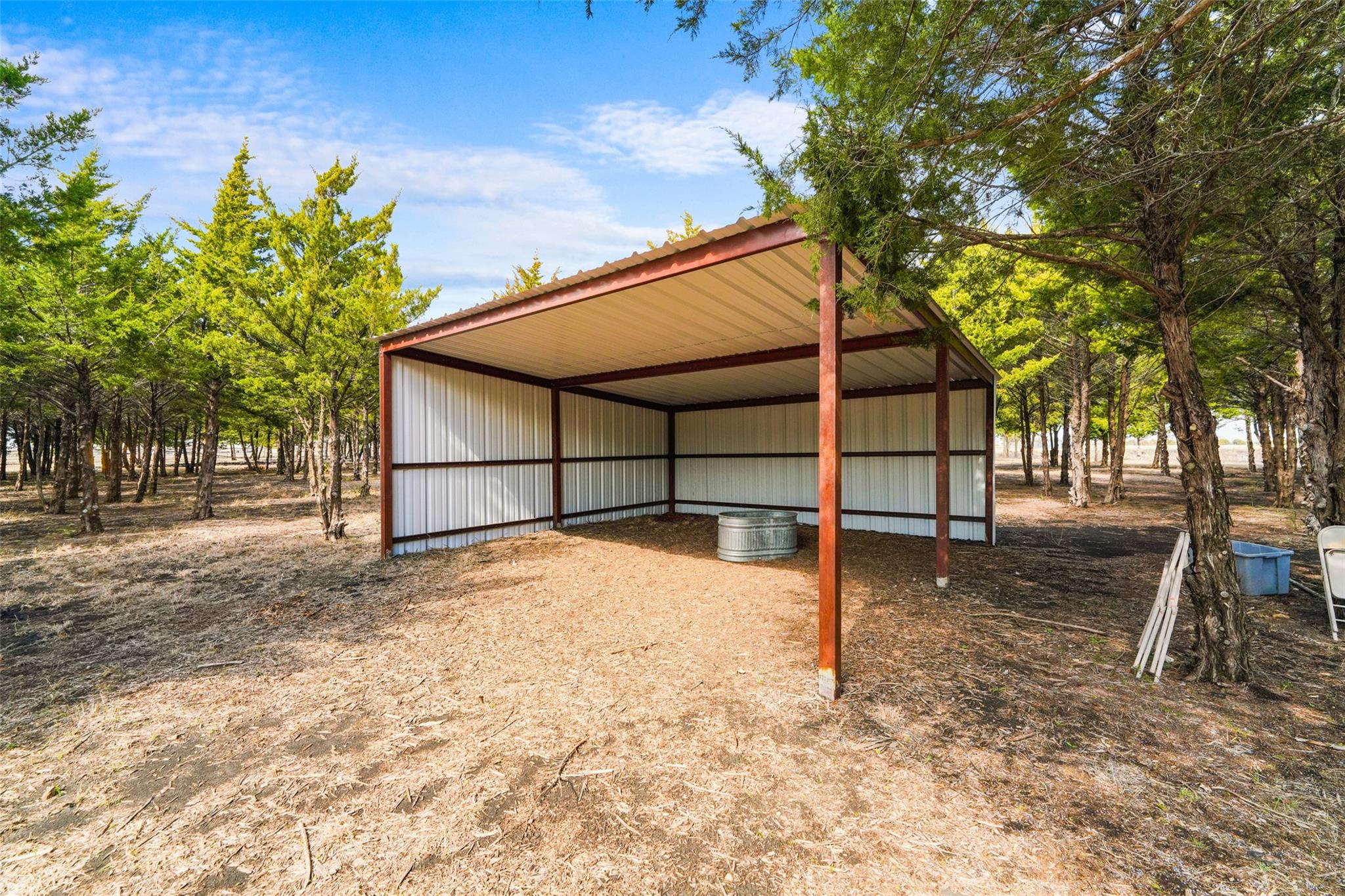 main property photo 11