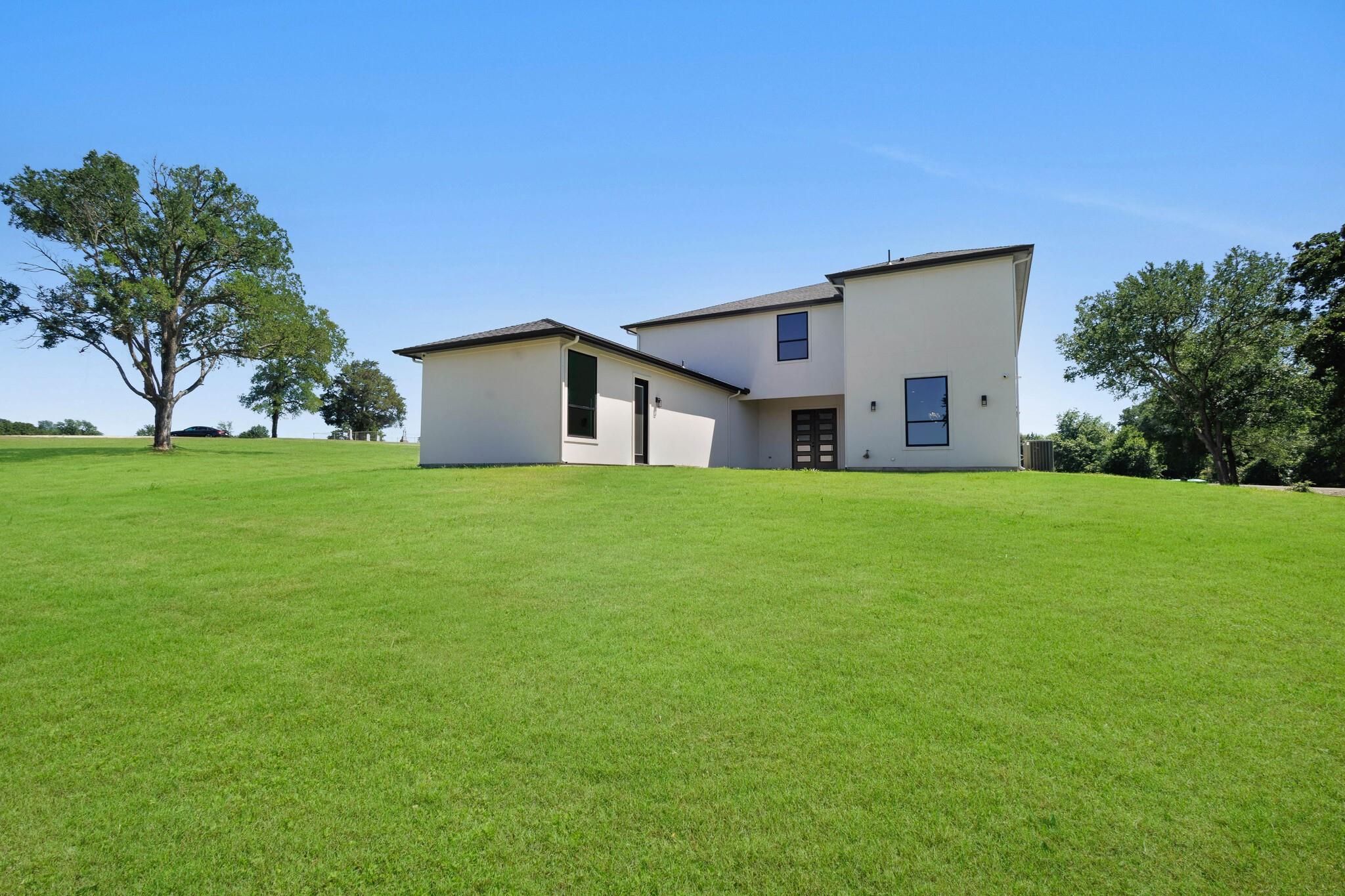 main property photo 10