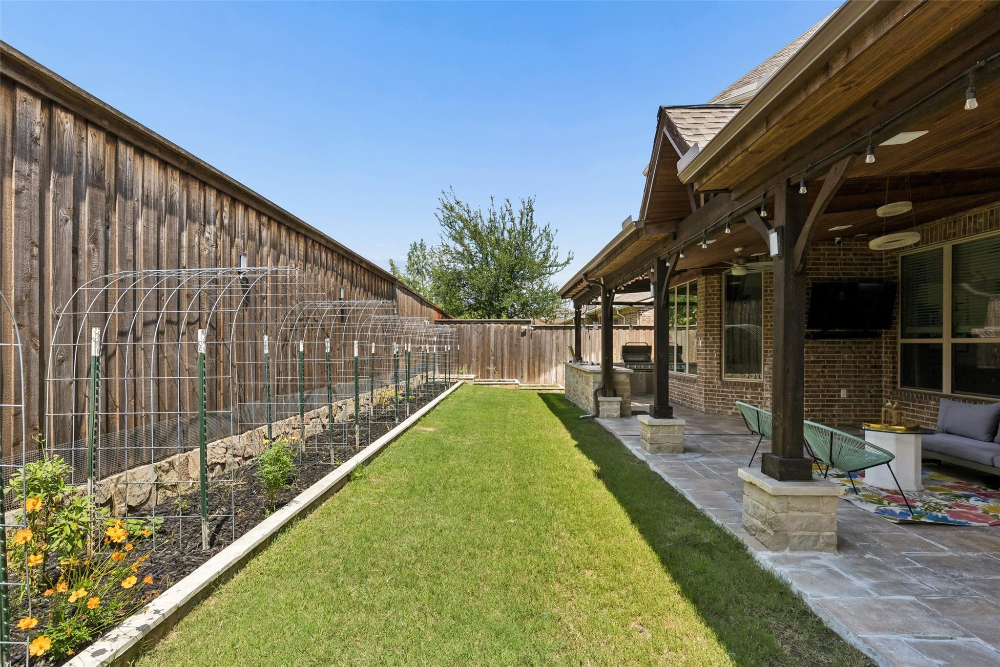 main property photo 33