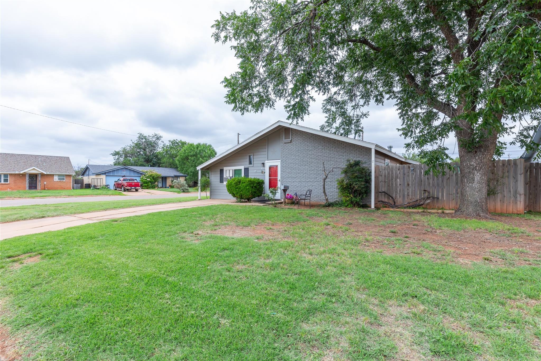 main property photo 32
