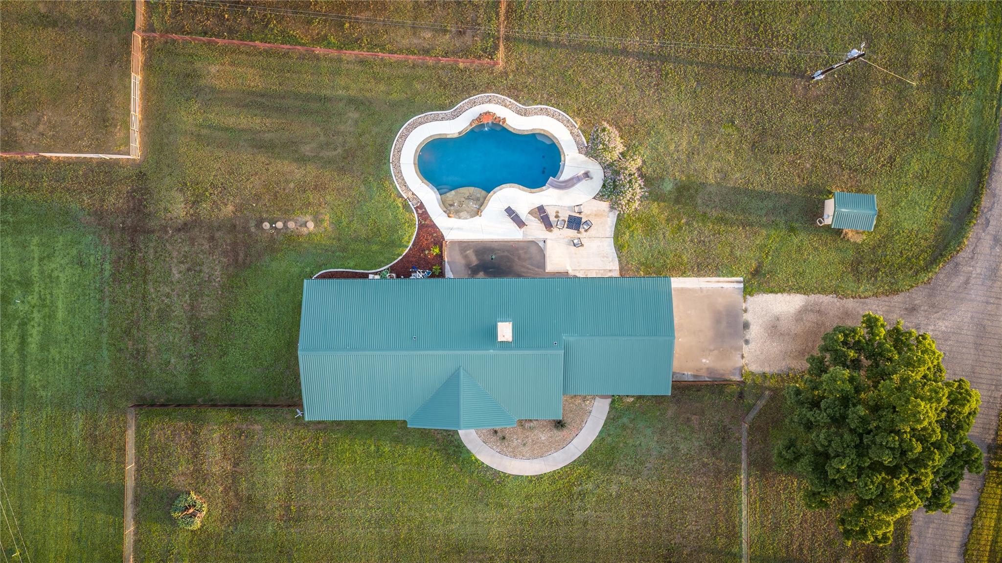 main property photo 14