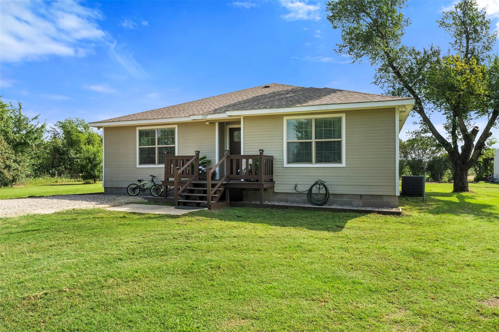main property photo 28