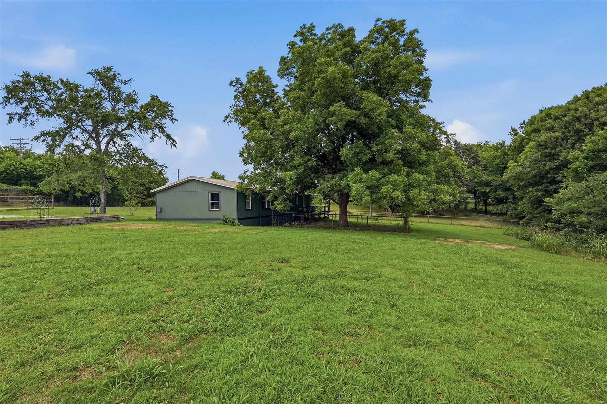 main property photo 28