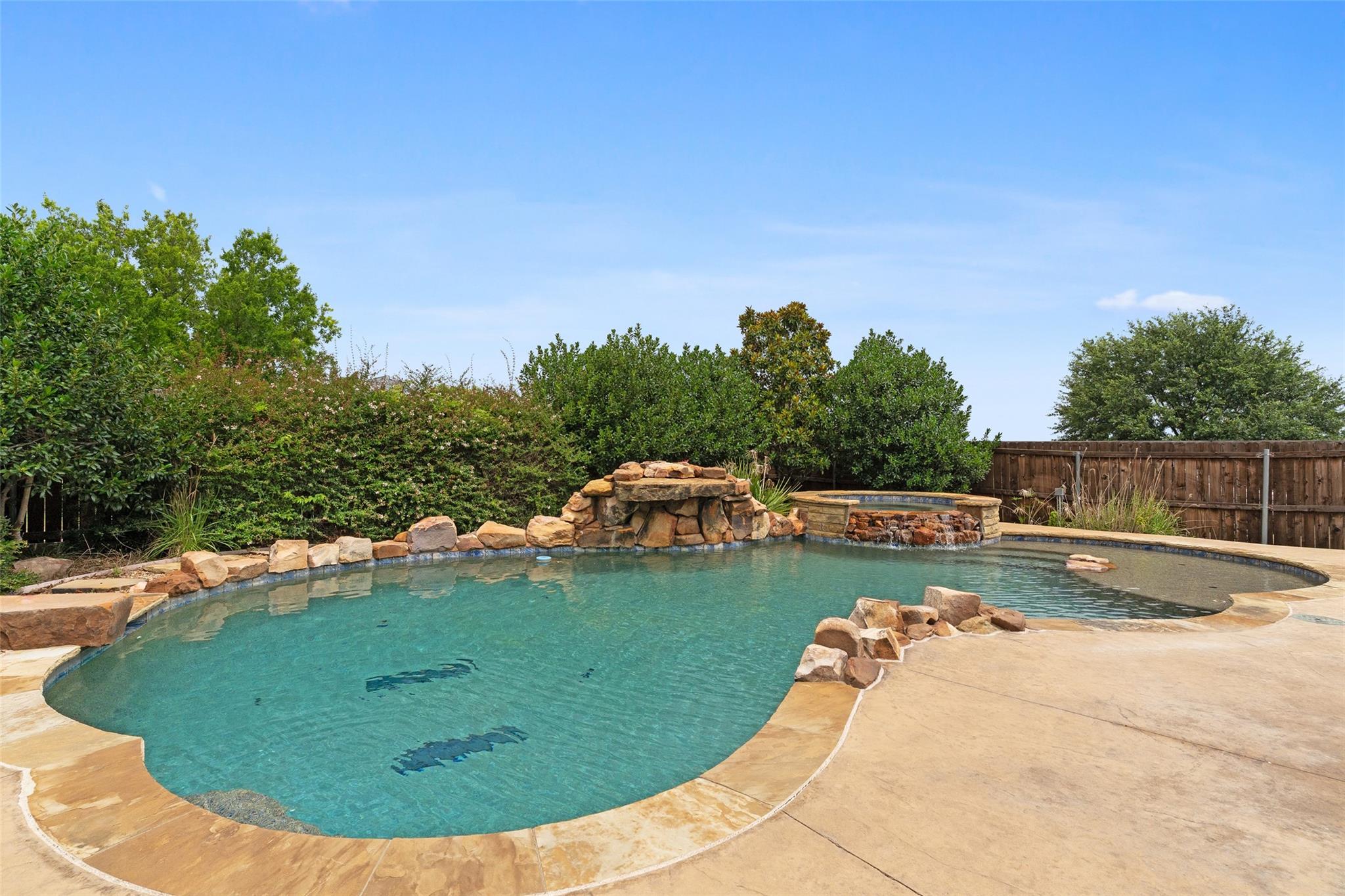 main property photo 28