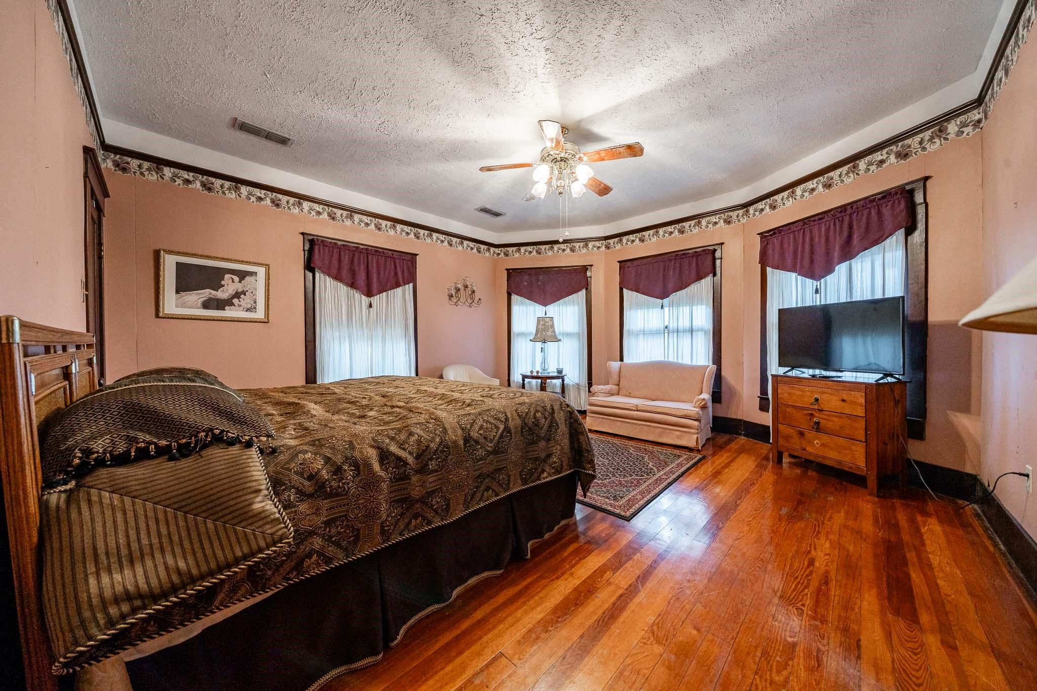 main property photo 25
