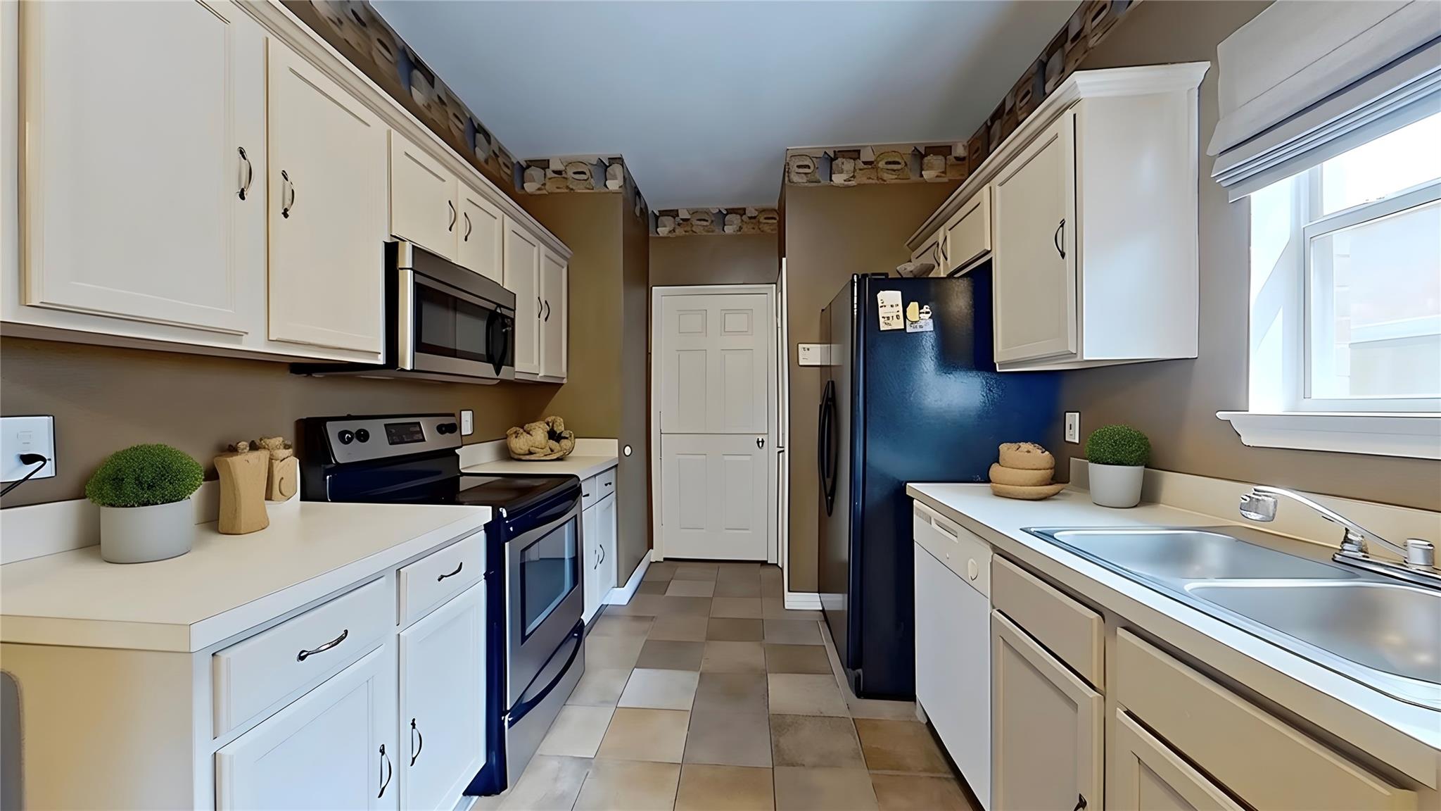 main property photo 6