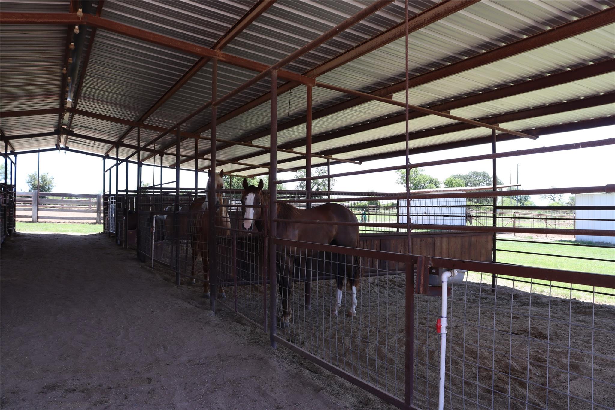 main property photo 28
