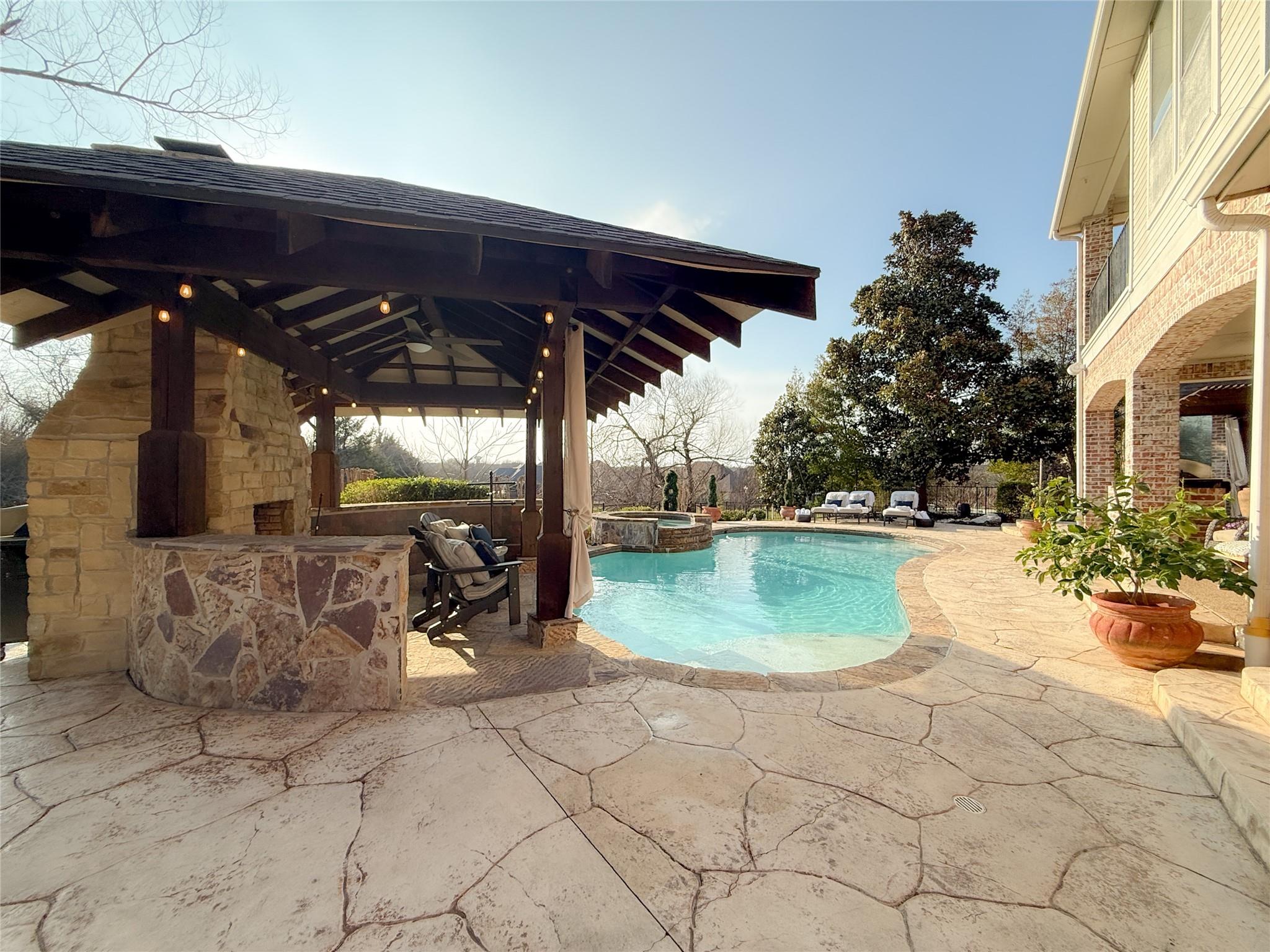main property photo 36