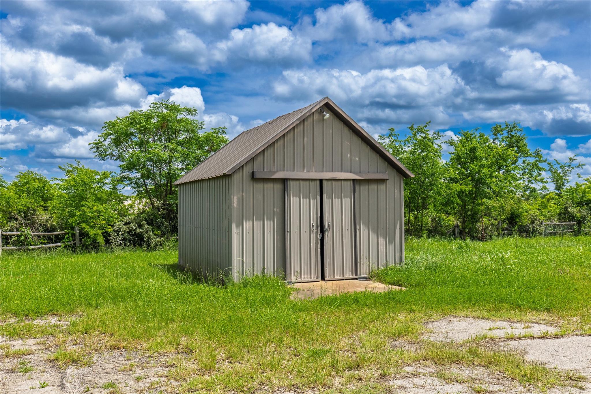 main property photo 14
