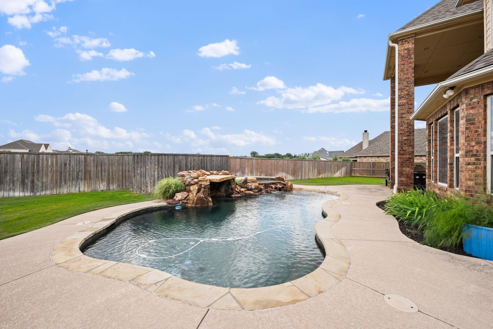 main property photo 5