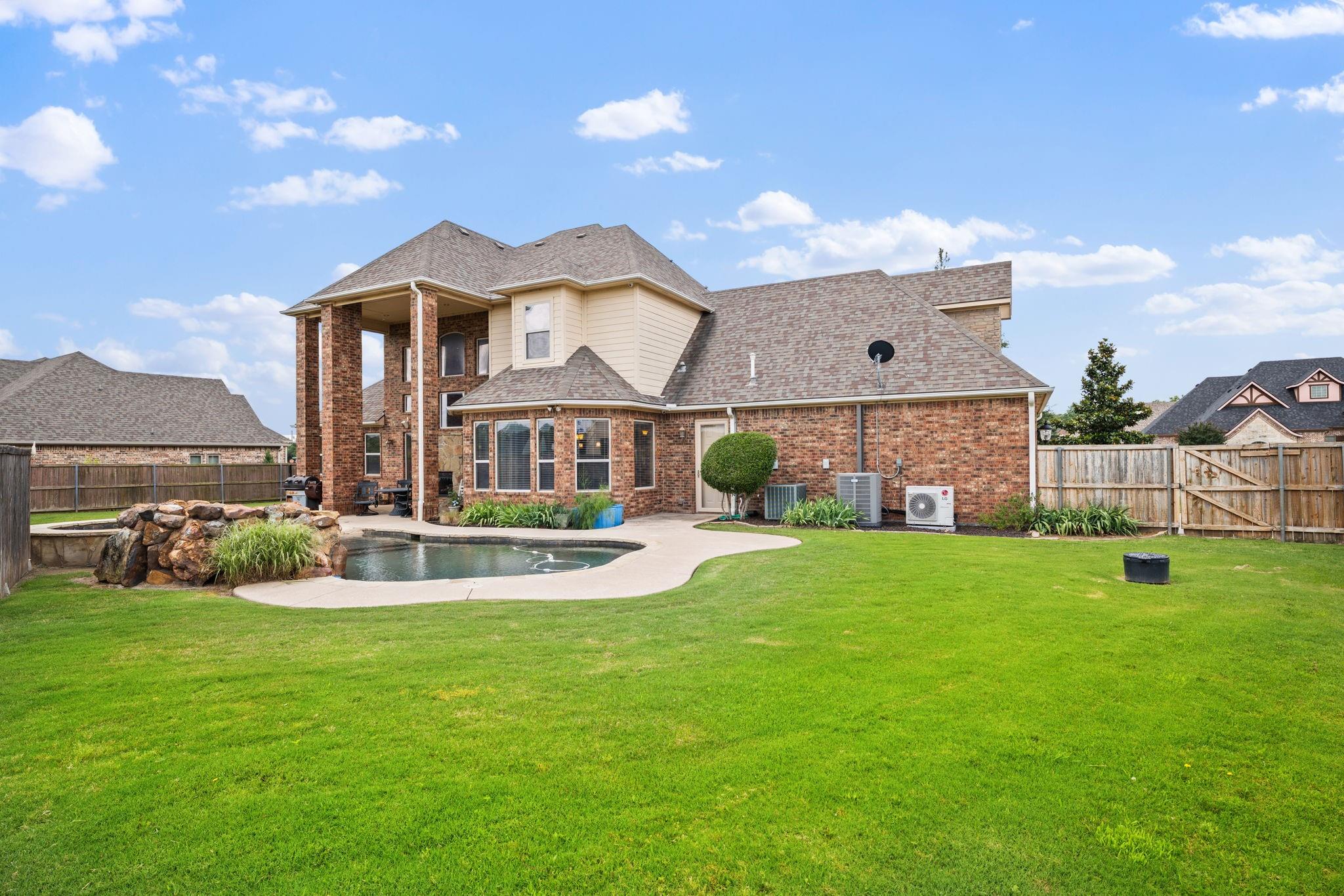 main property photo 7