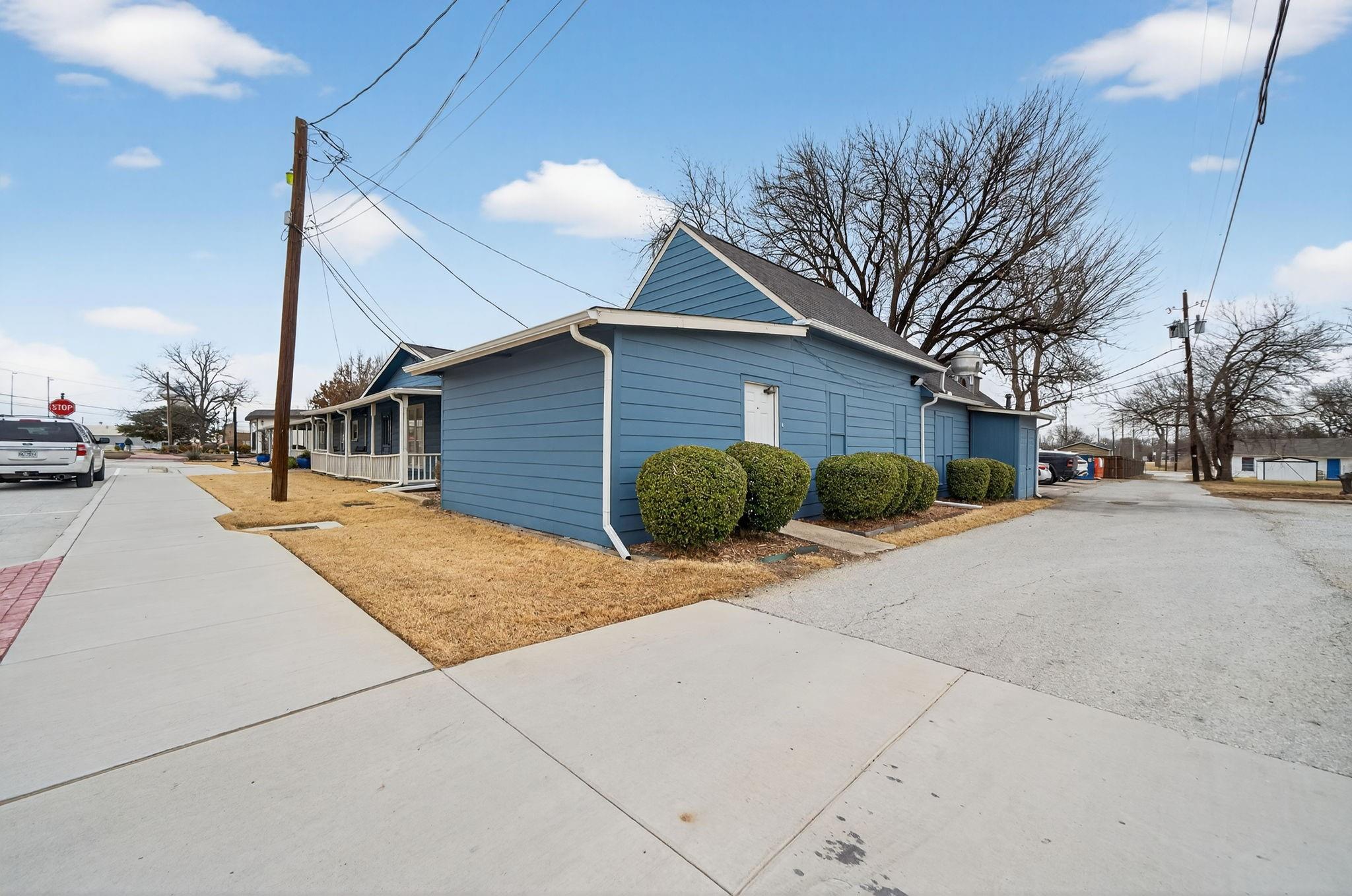 main property photo 30