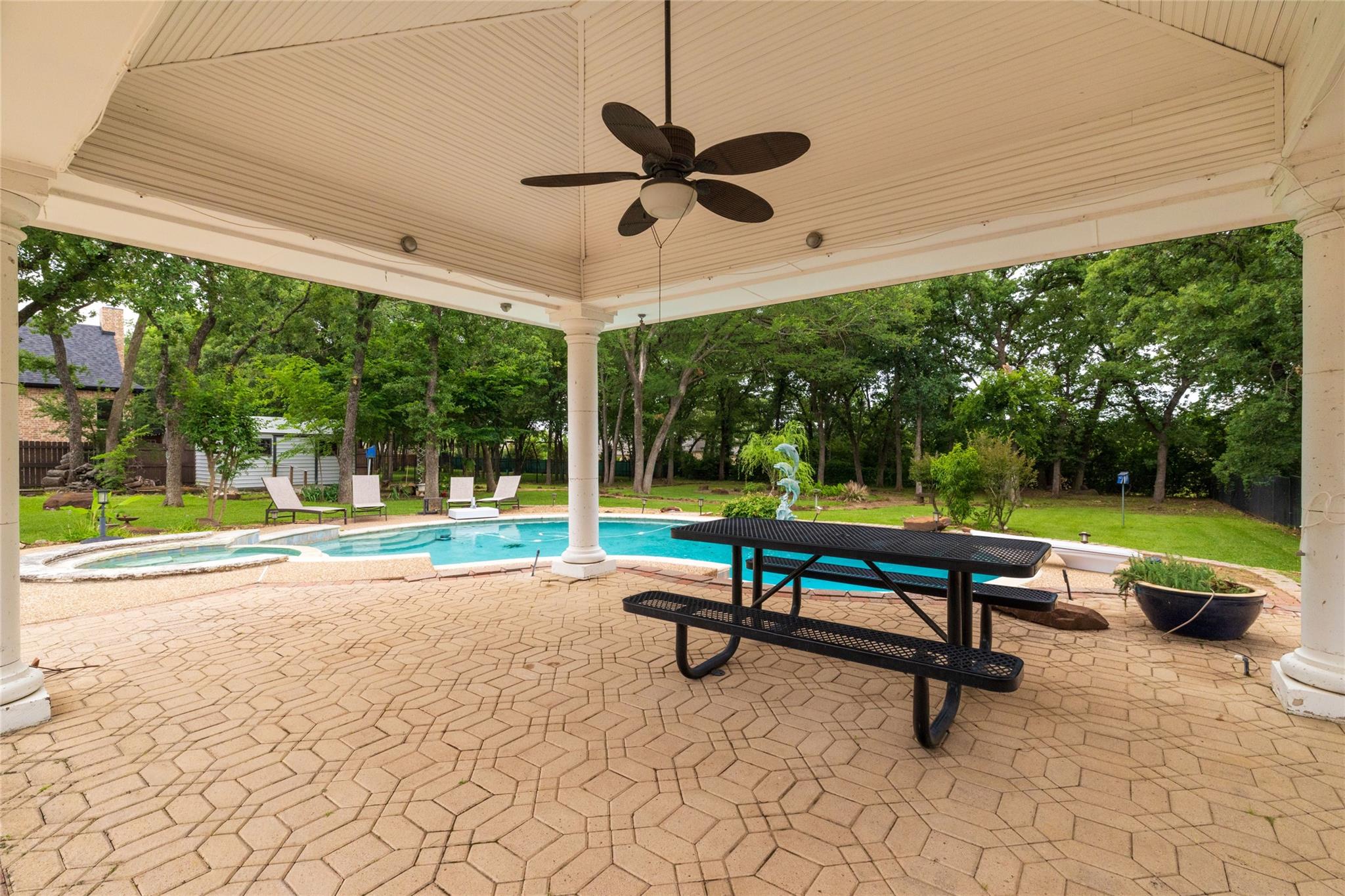 main property photo 33
