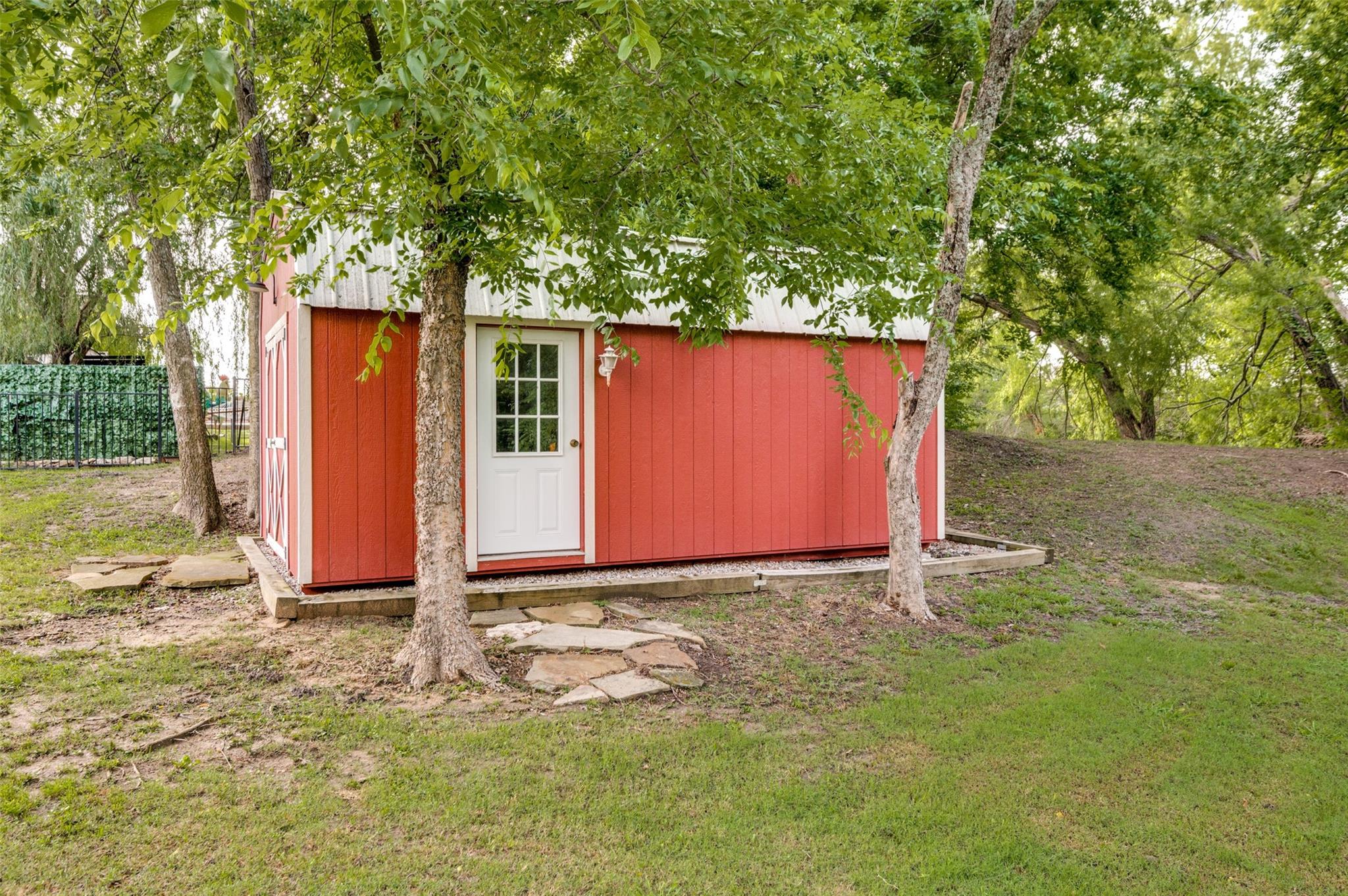 main property photo 34