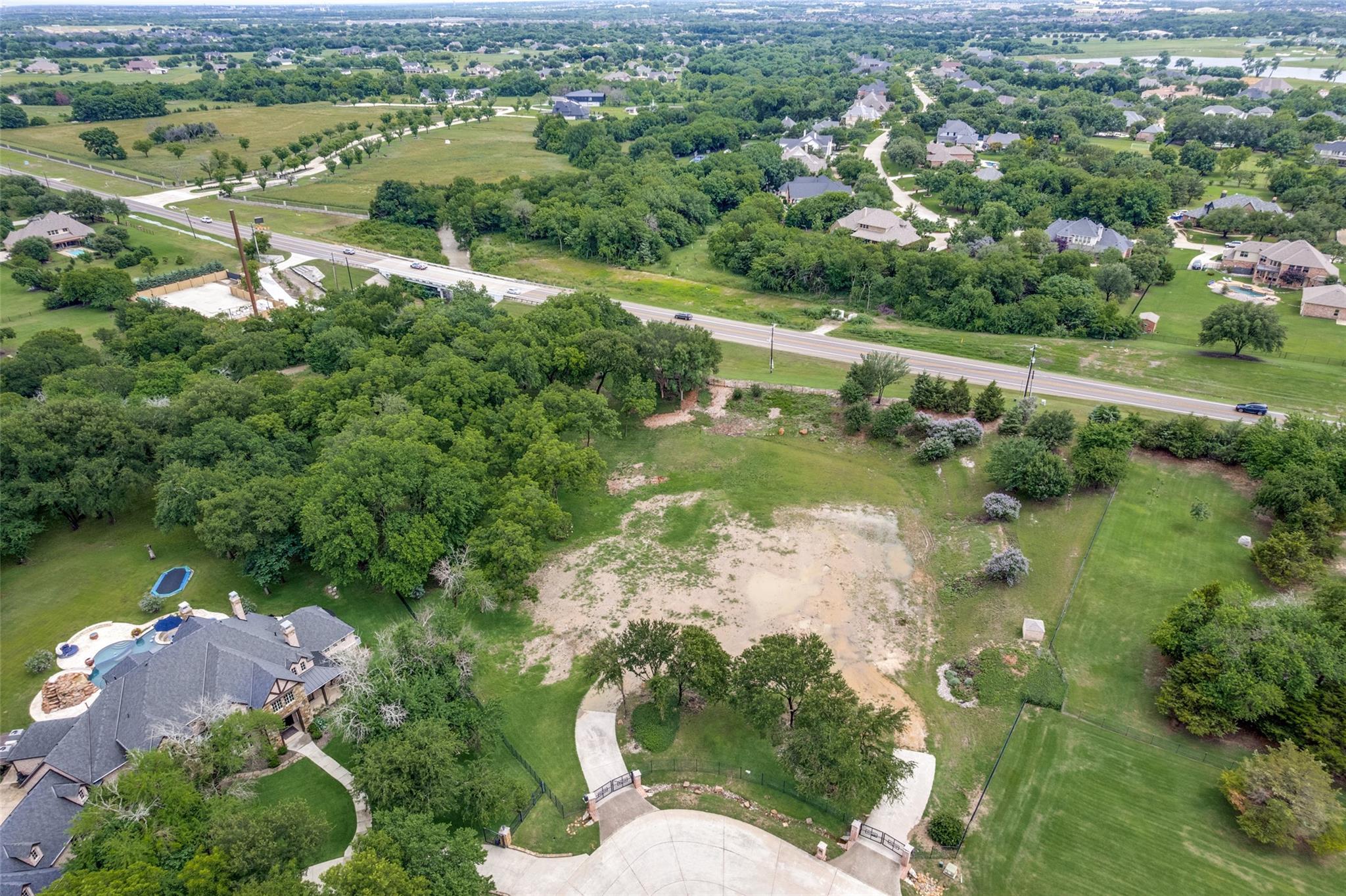 main property photo 11
