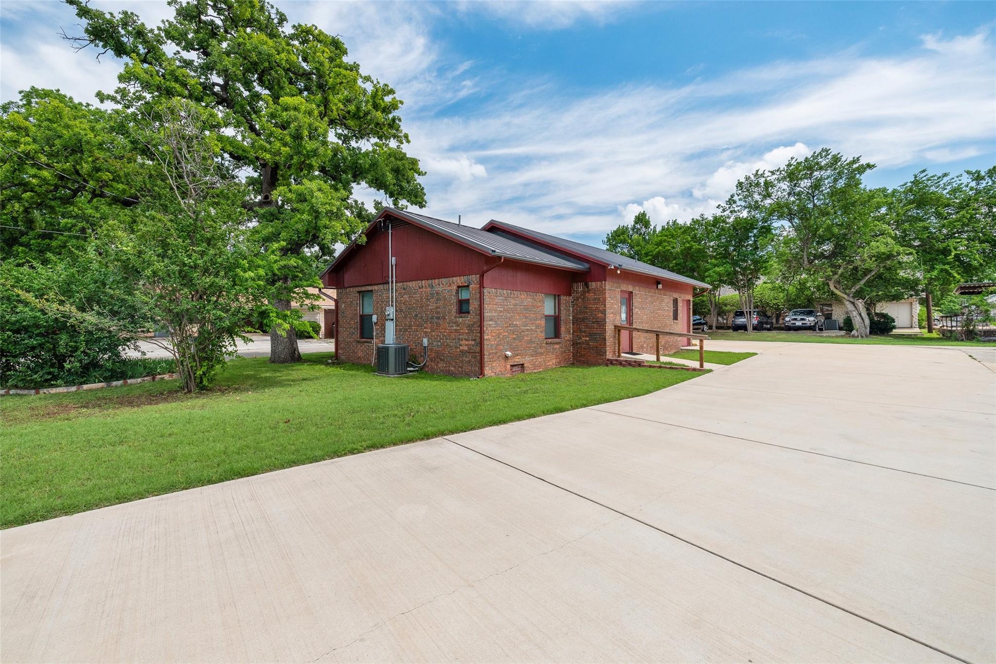 main property photo 20
