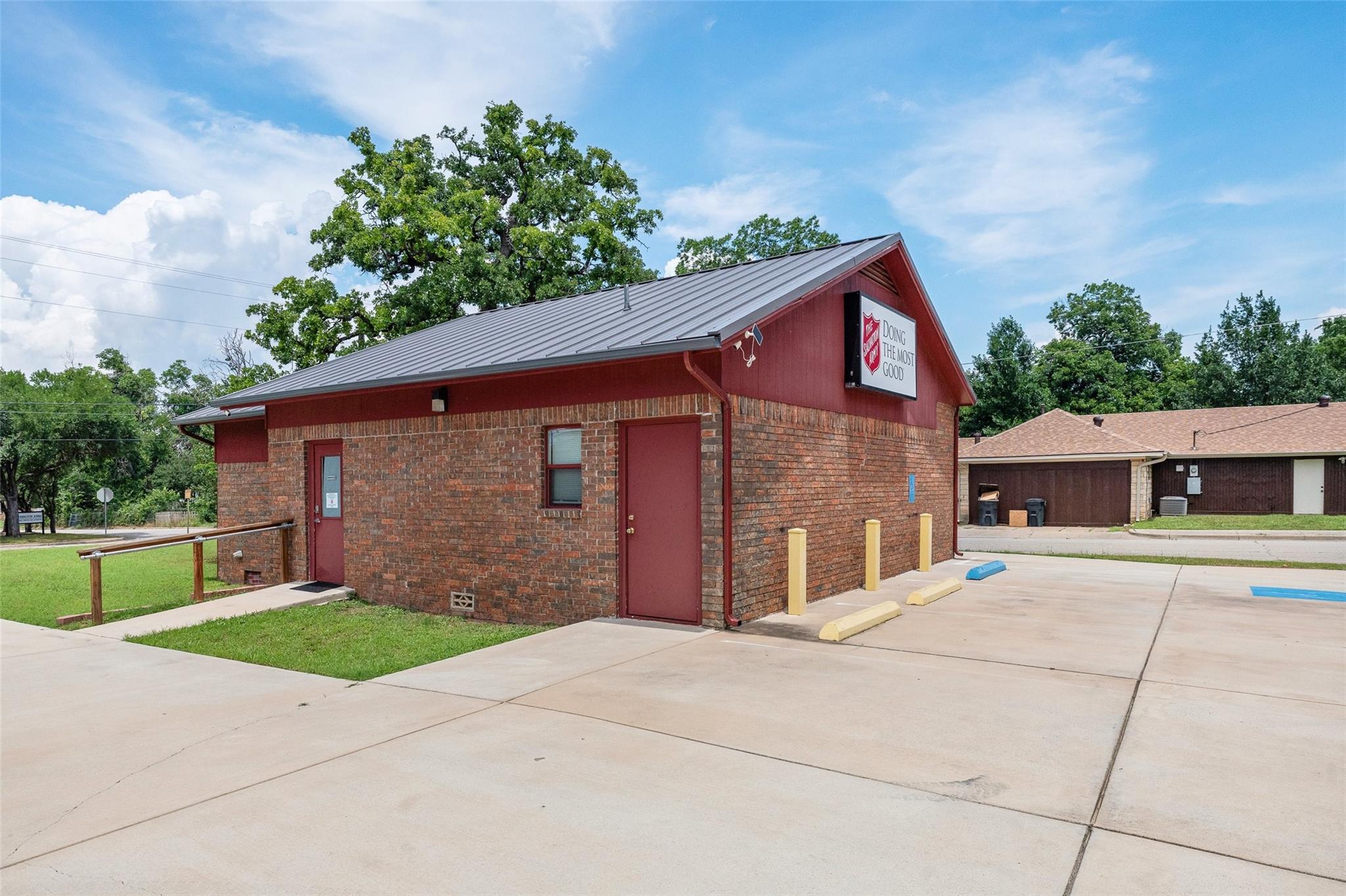 main property photo 22