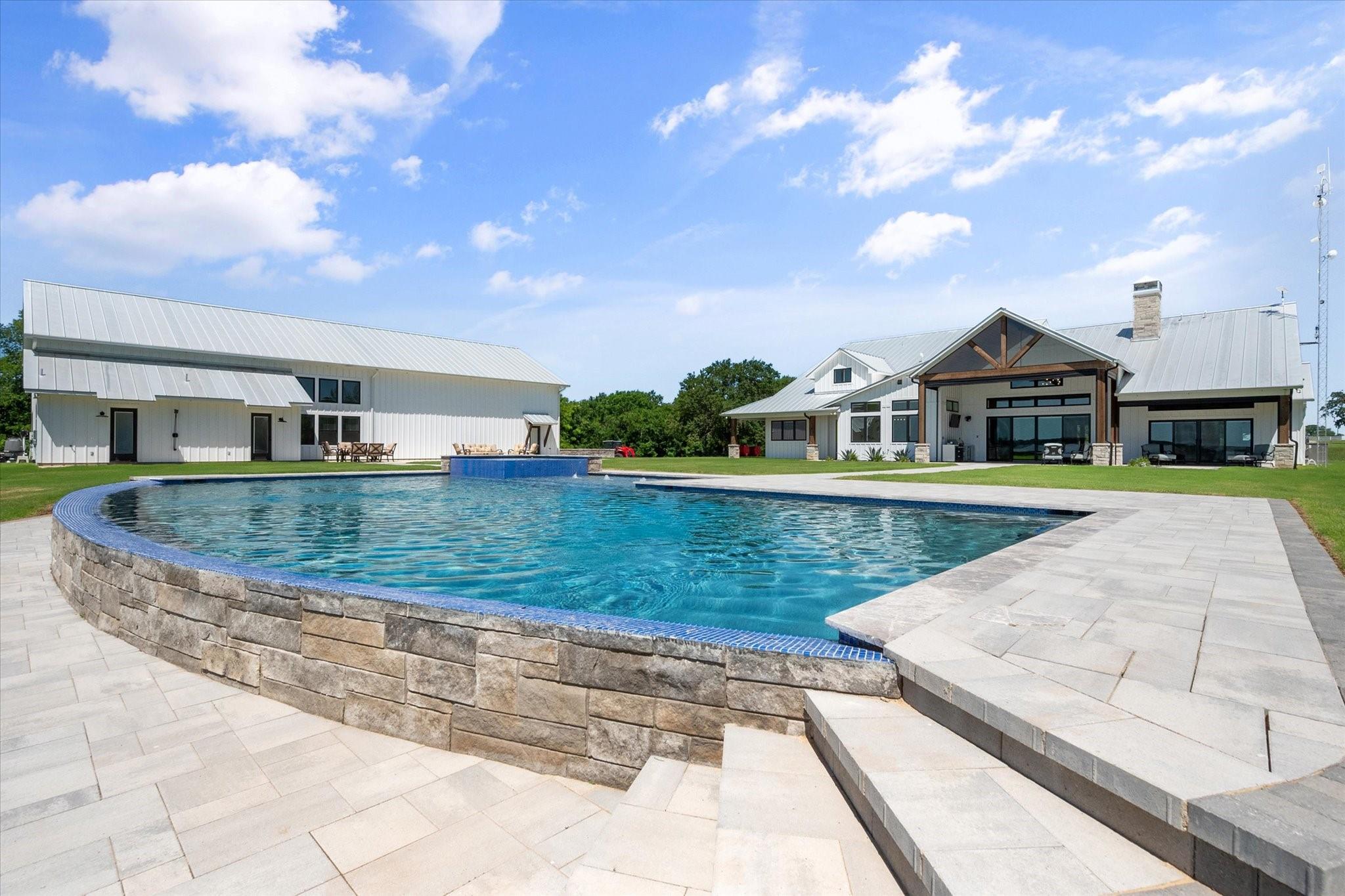 main property photo 25