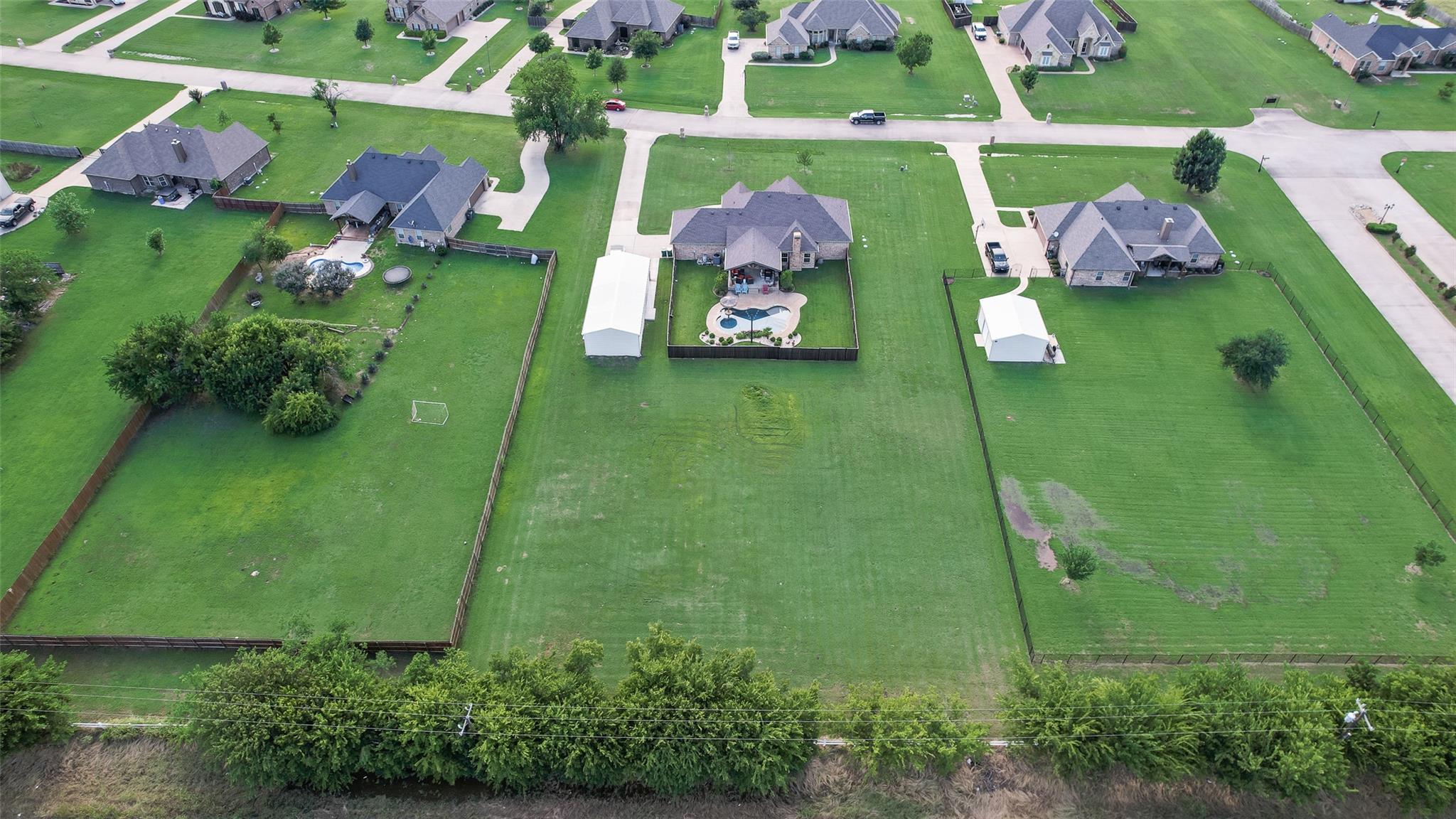 main property photo 23