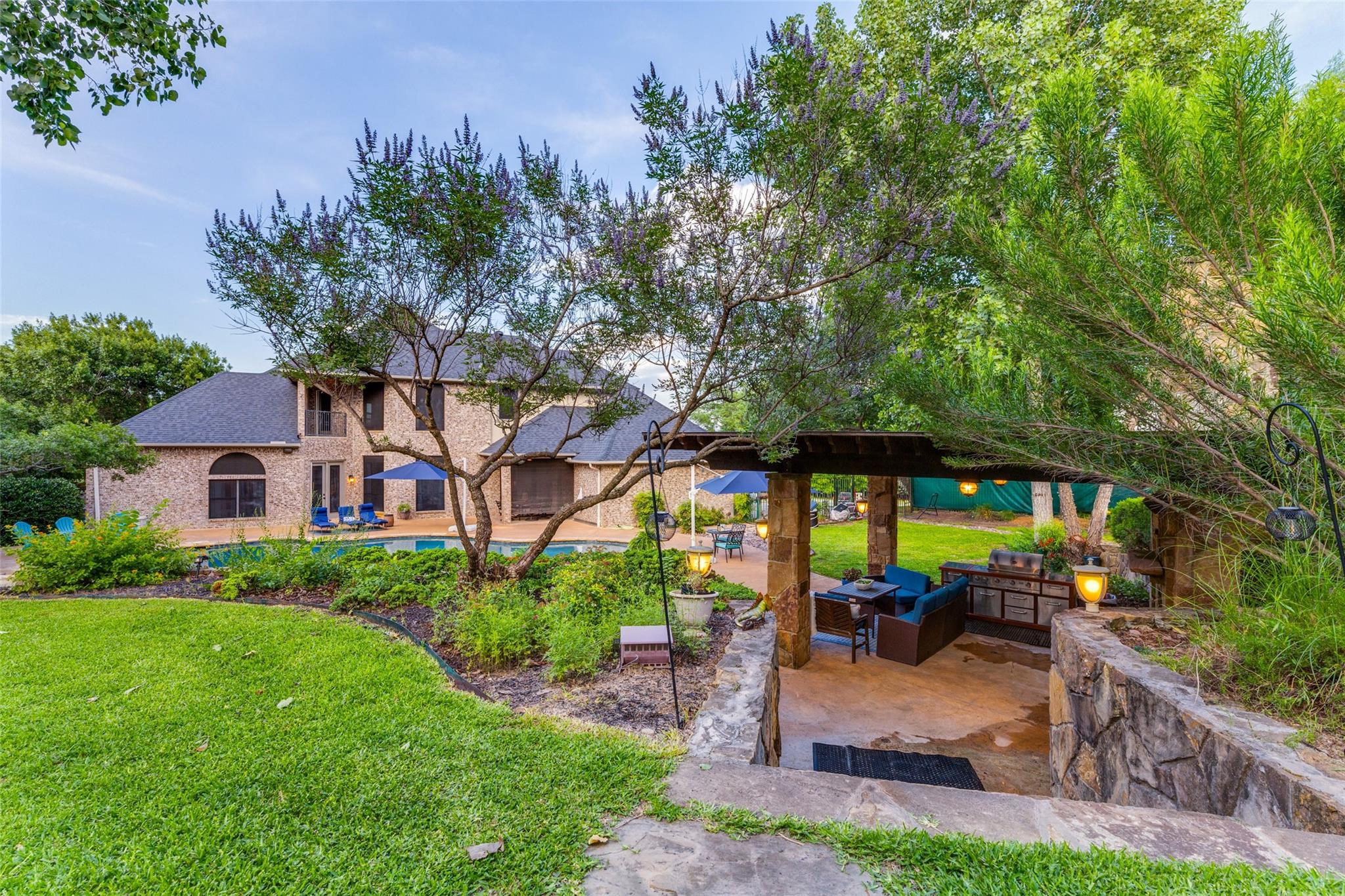 main property photo 33
