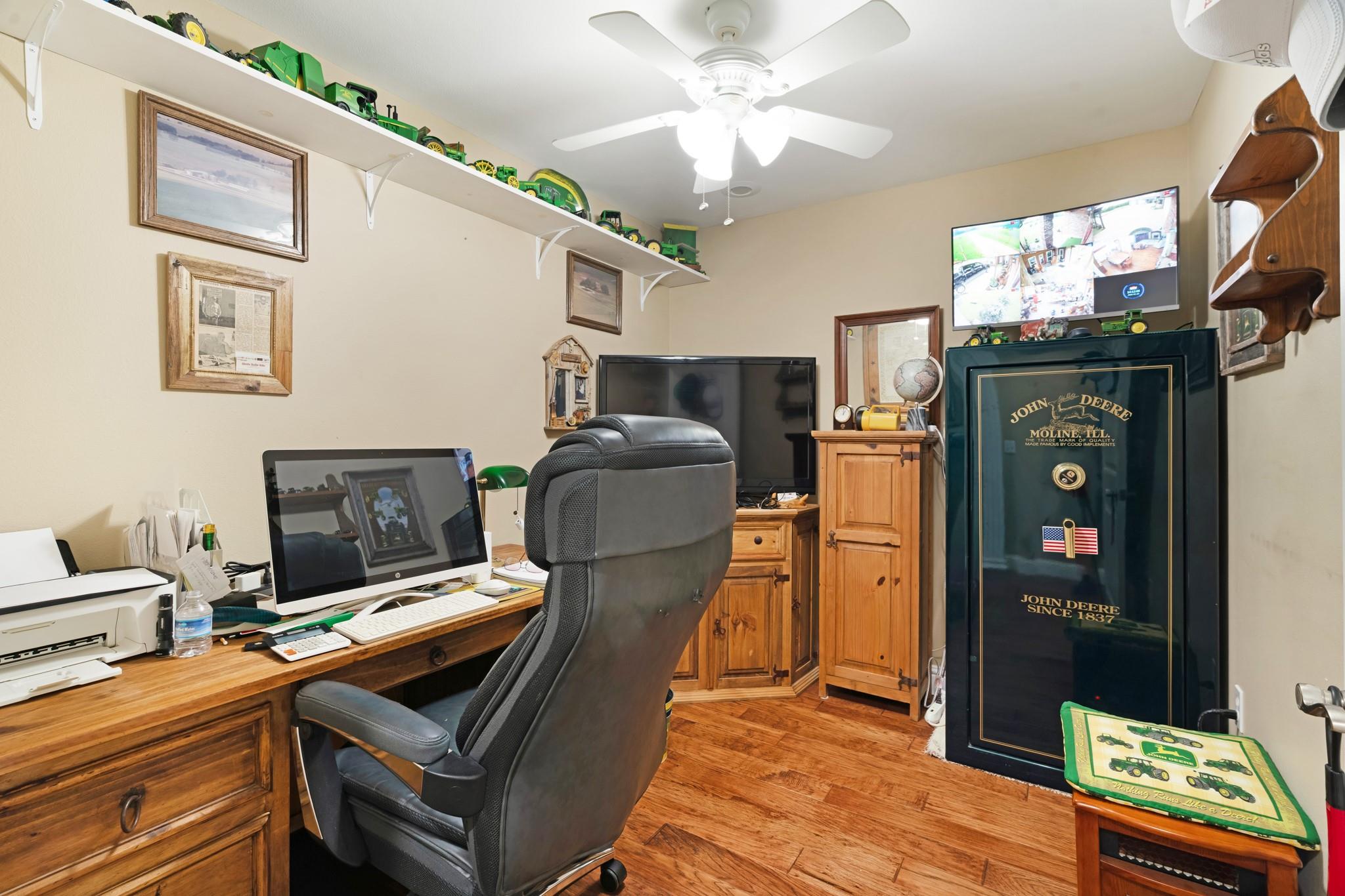 main property photo 34