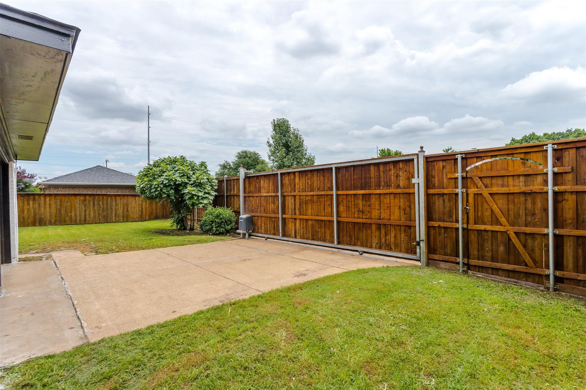 main property photo 31