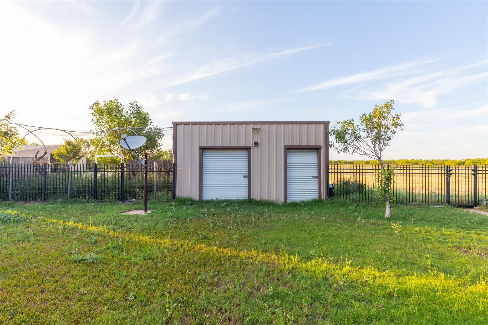 main property photo 10