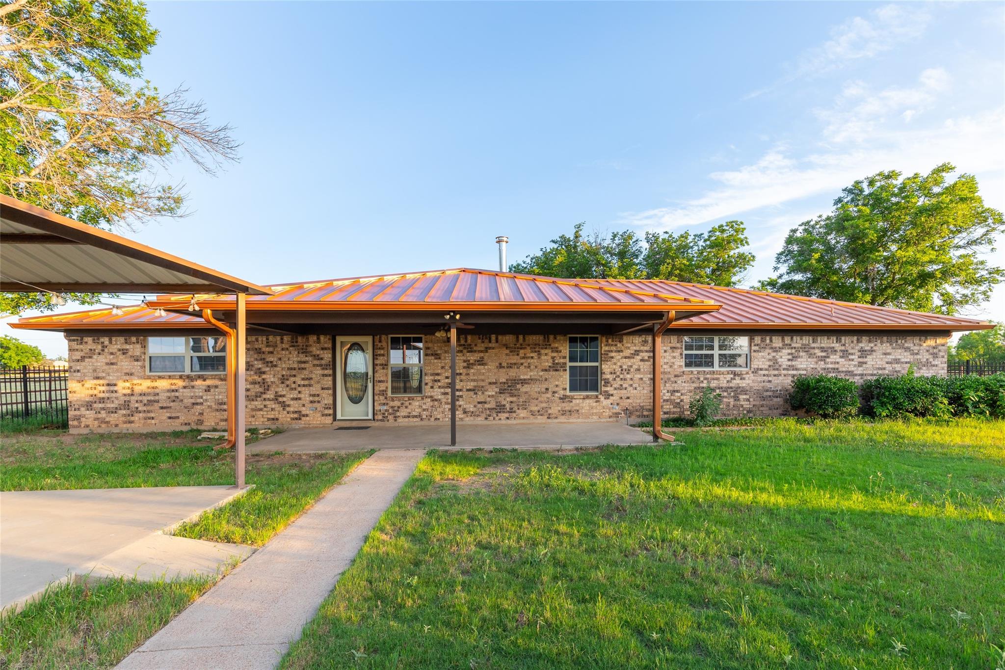 main property photo 11
