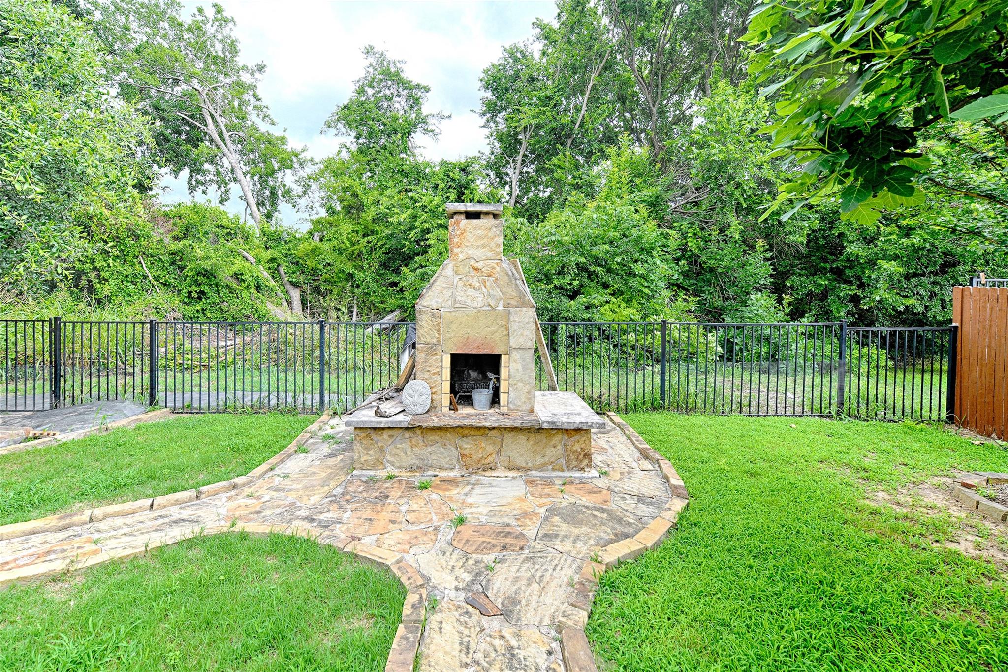 main property photo 25