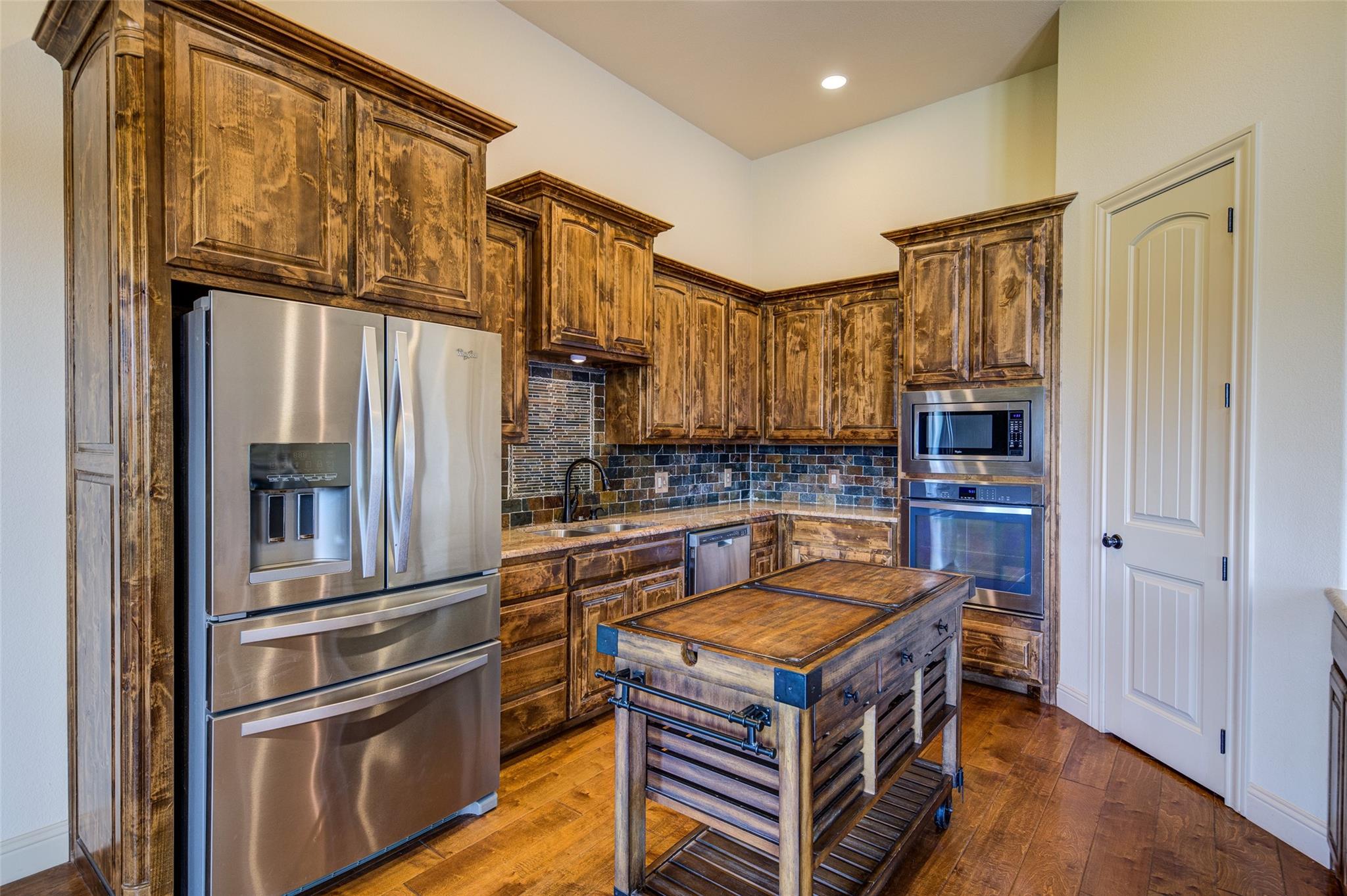 main property photo 11