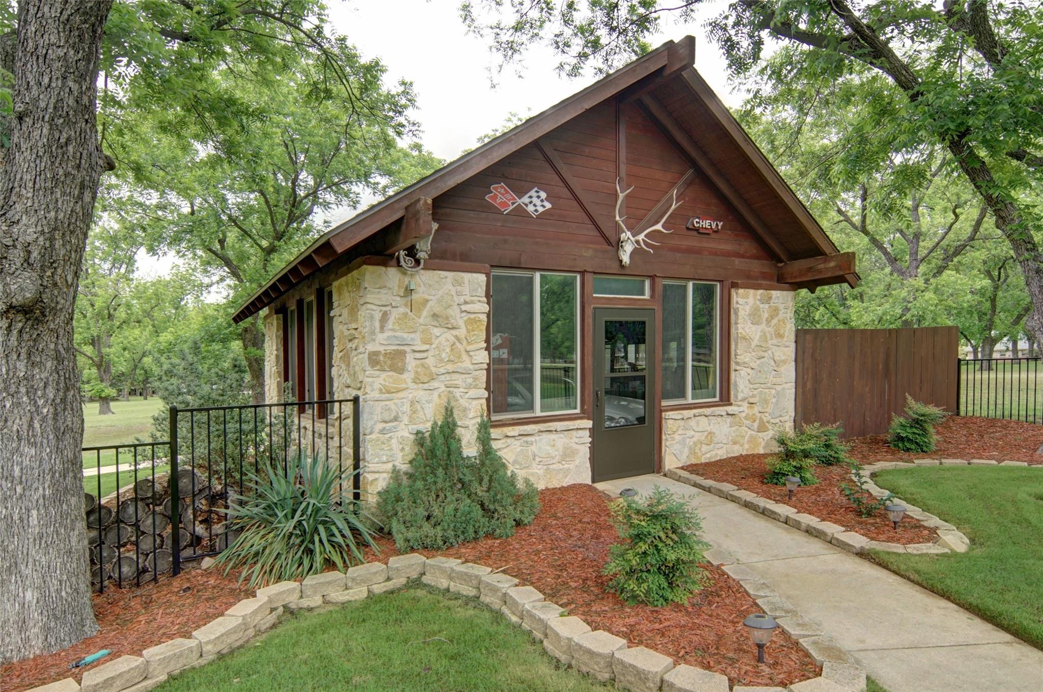 main property photo 33