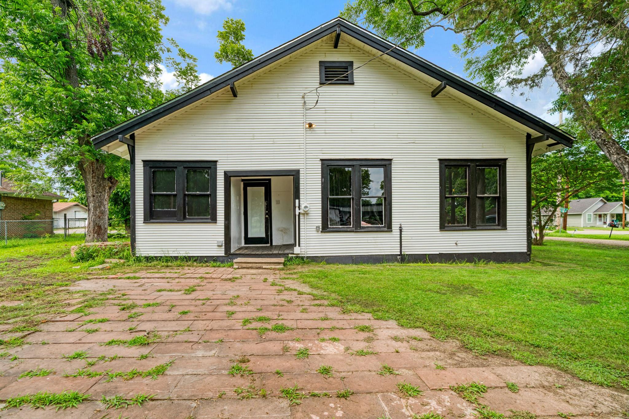 main property photo 16