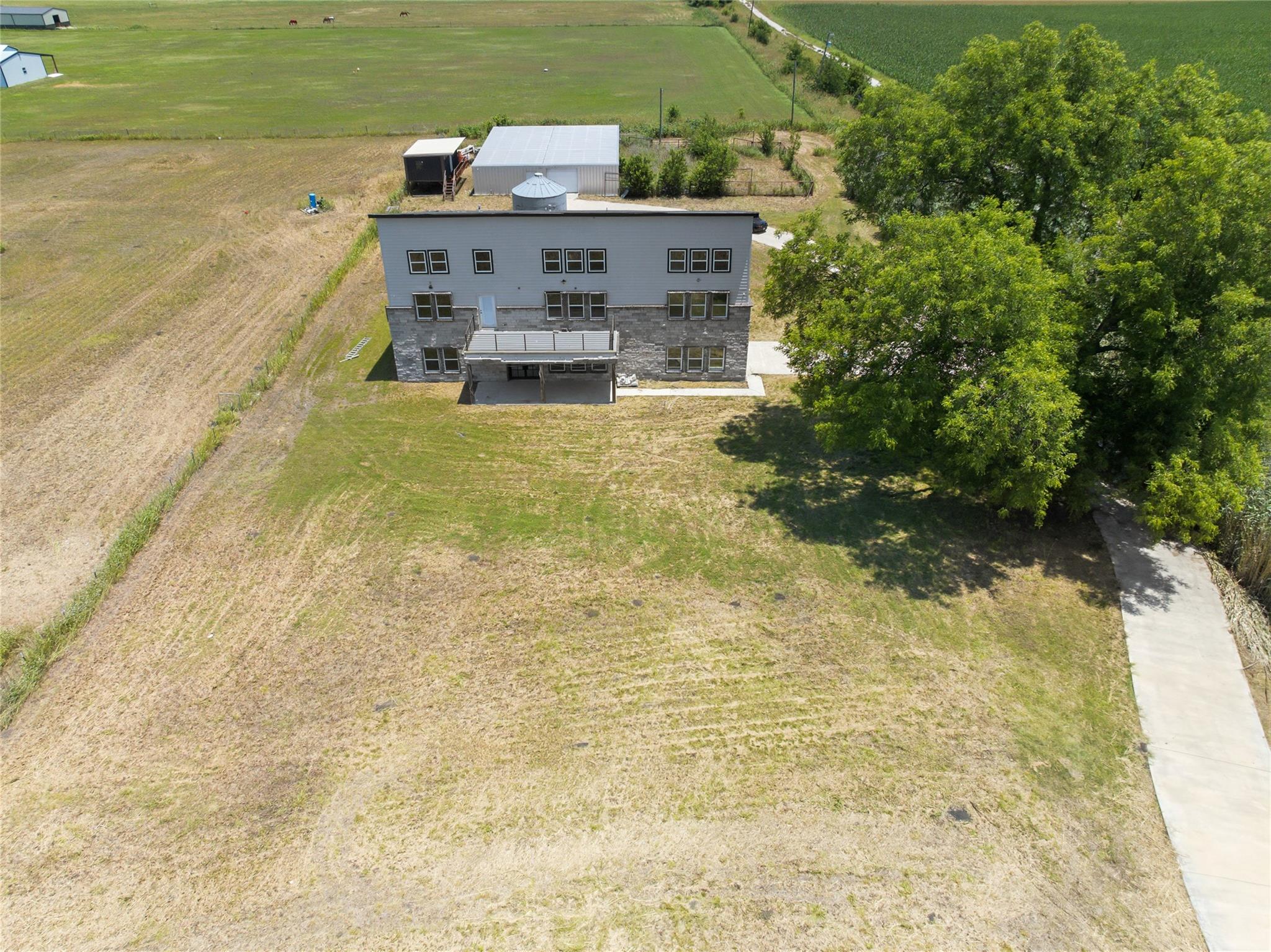 main property photo 25