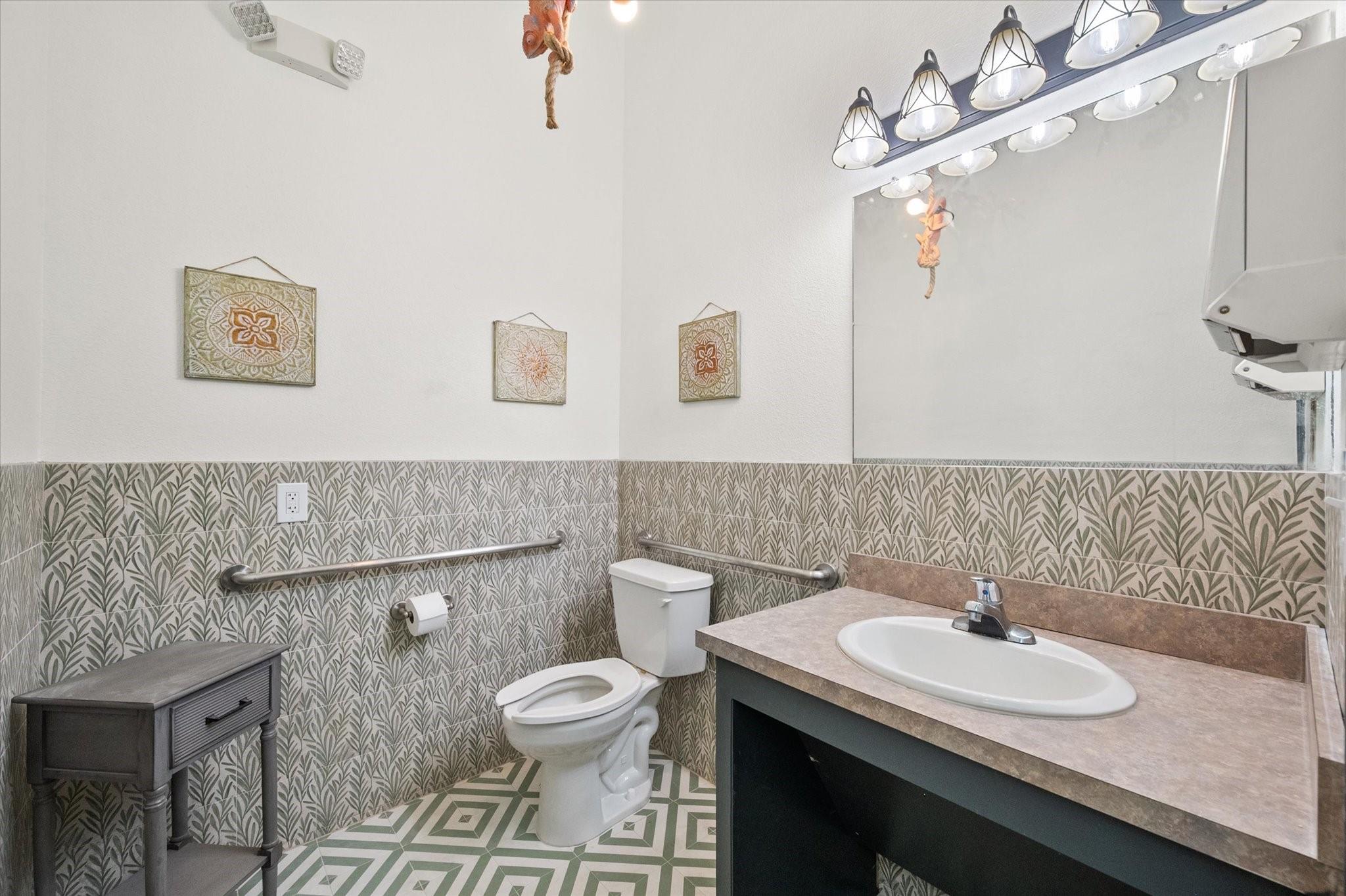 main property photo 28