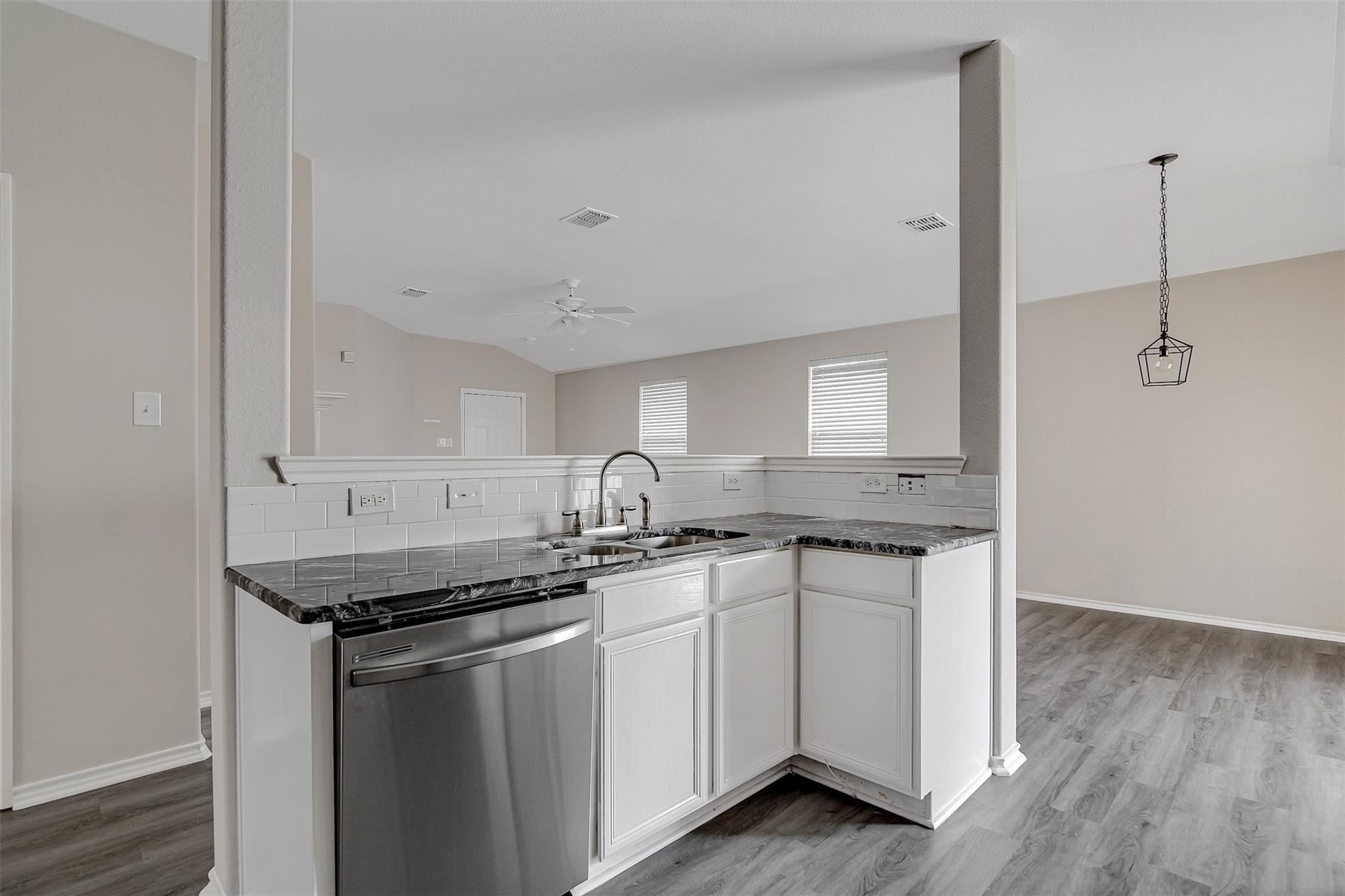 property viewer photo 17
