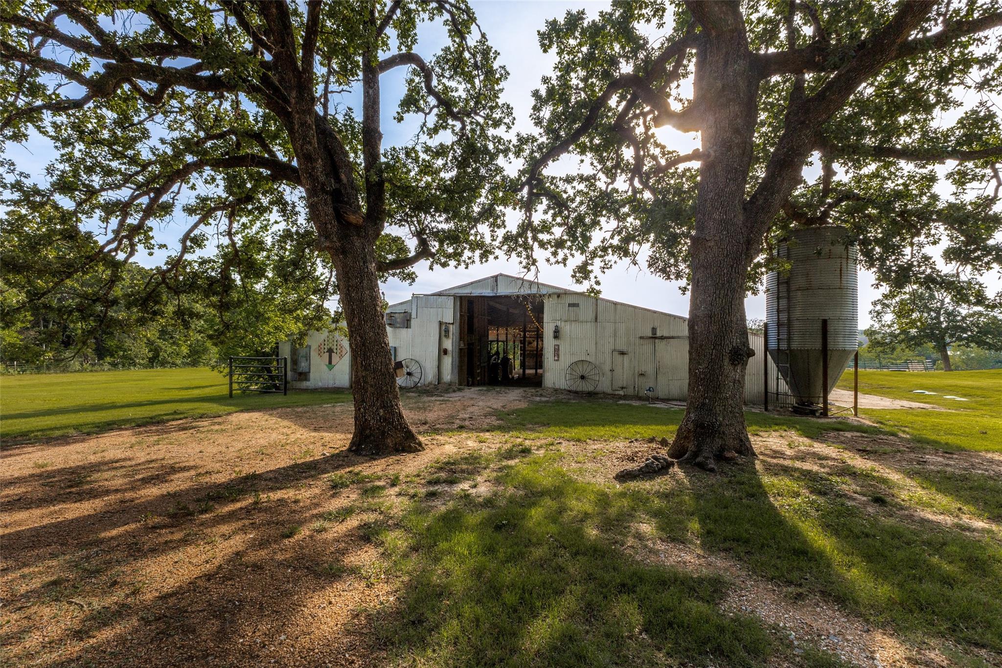 main property photo 33