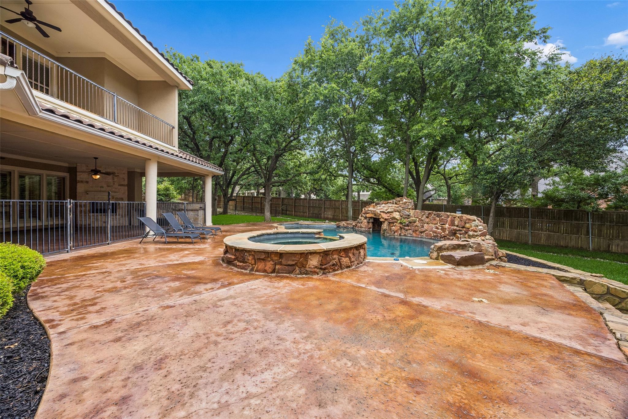 main property photo 36