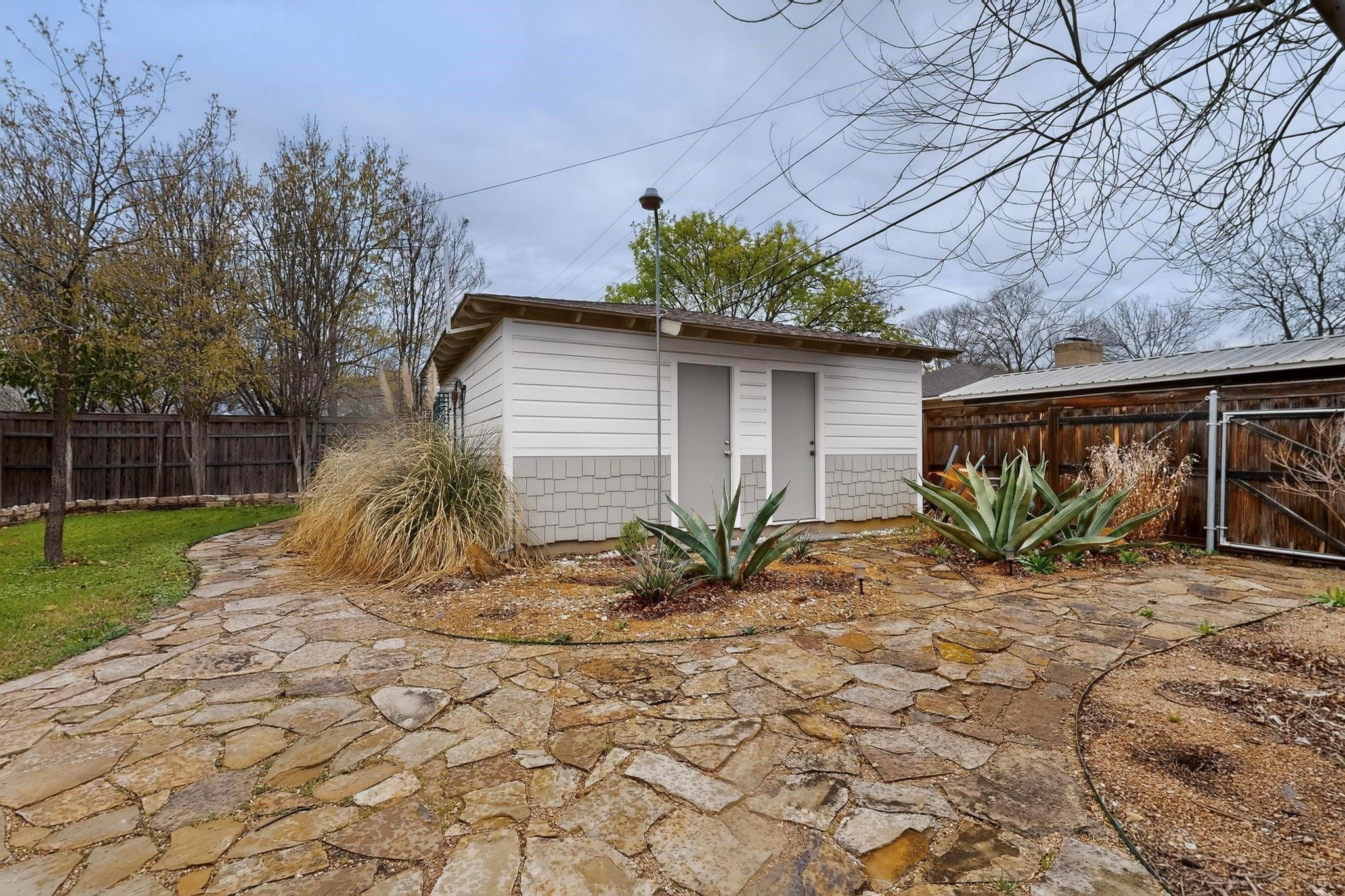 main property photo 19
