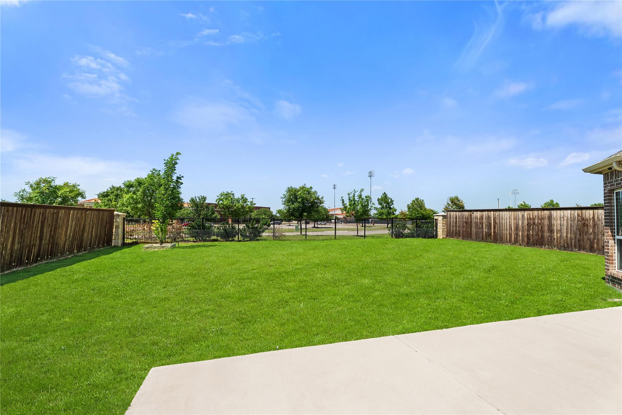 main property photo 33