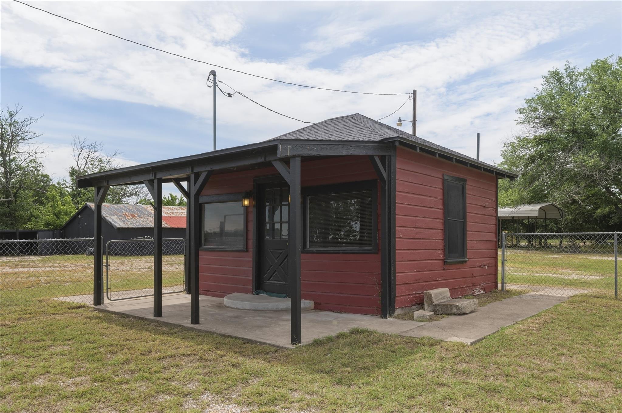 main property photo 6